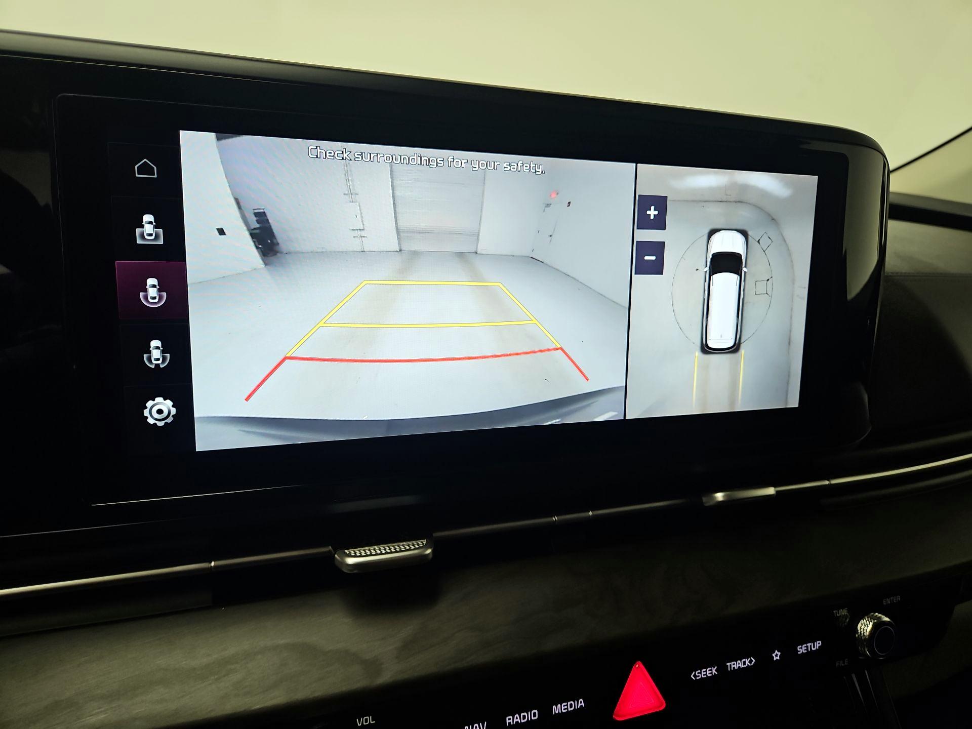 Thumbnail: 2022 Kia Carnival - 15