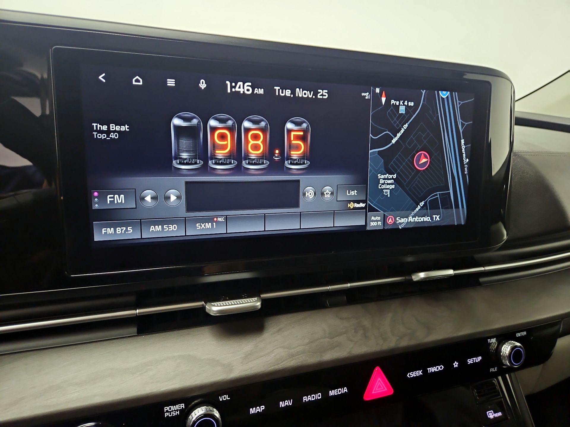 Thumbnail: 2022 Kia Carnival - 16