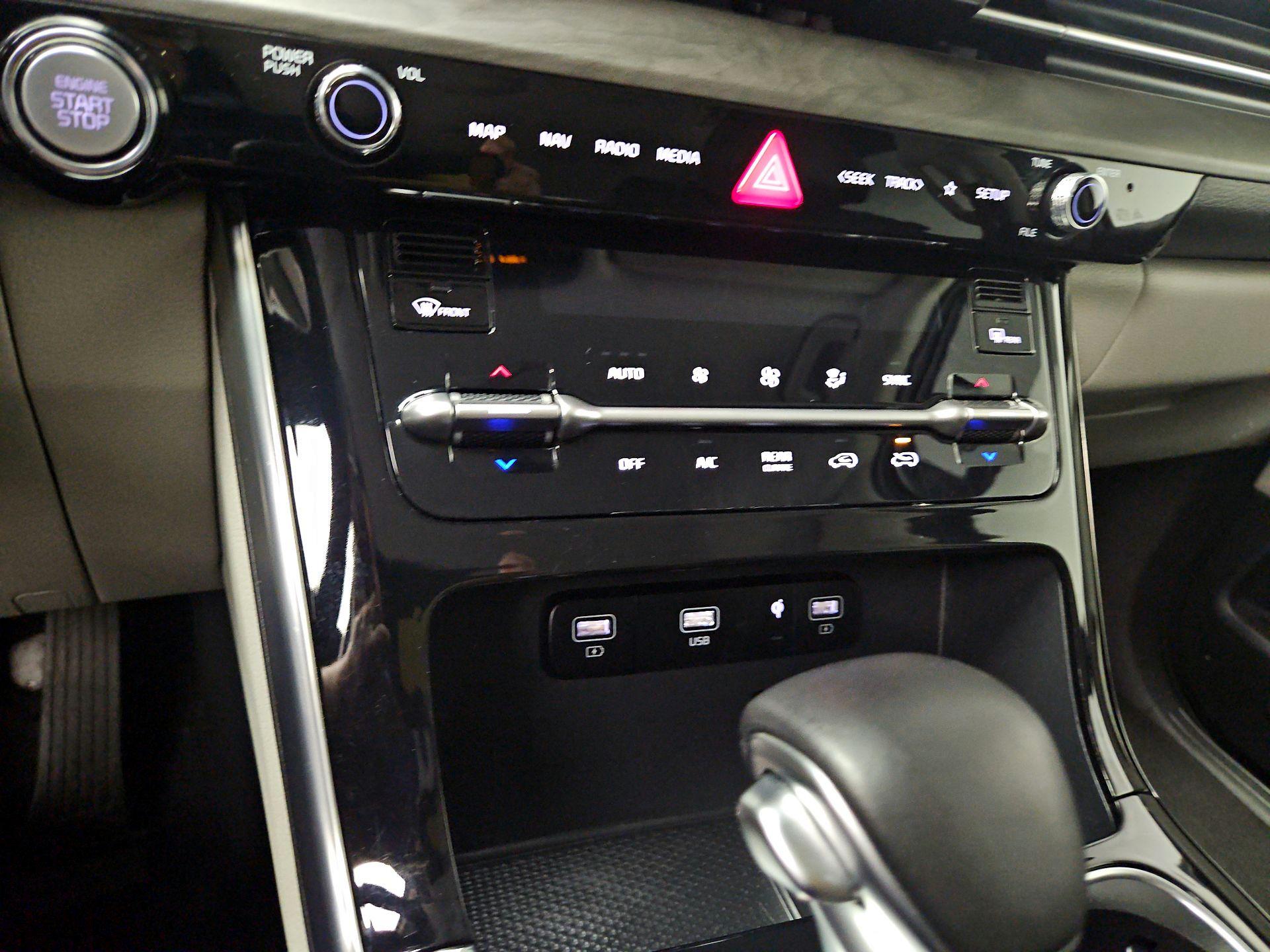 Thumbnail: 2022 Kia Carnival - 17