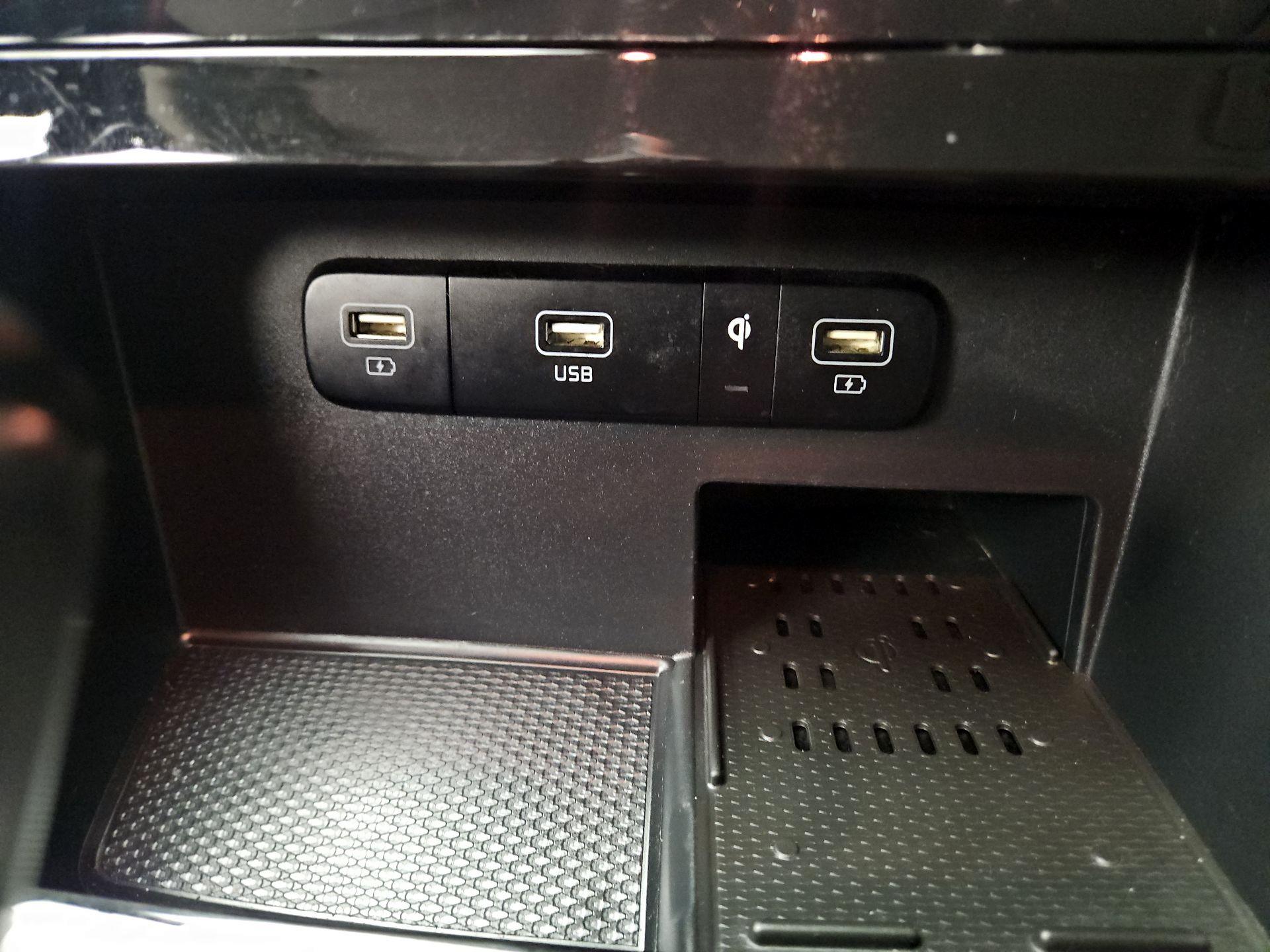 Thumbnail: 2022 Kia Carnival - 19