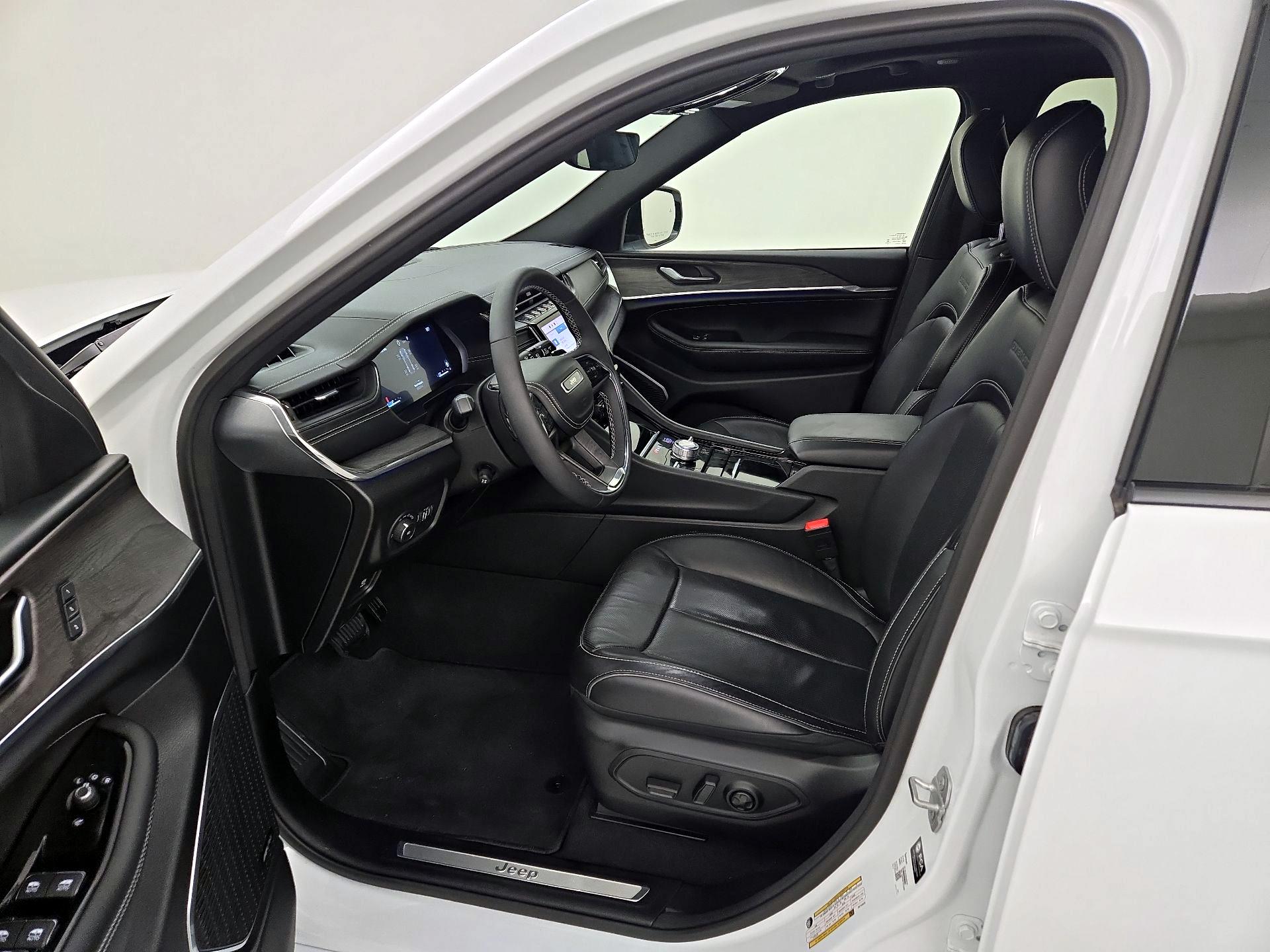 Thumbnail: 2023 Jeep Grand Cherokee - 11