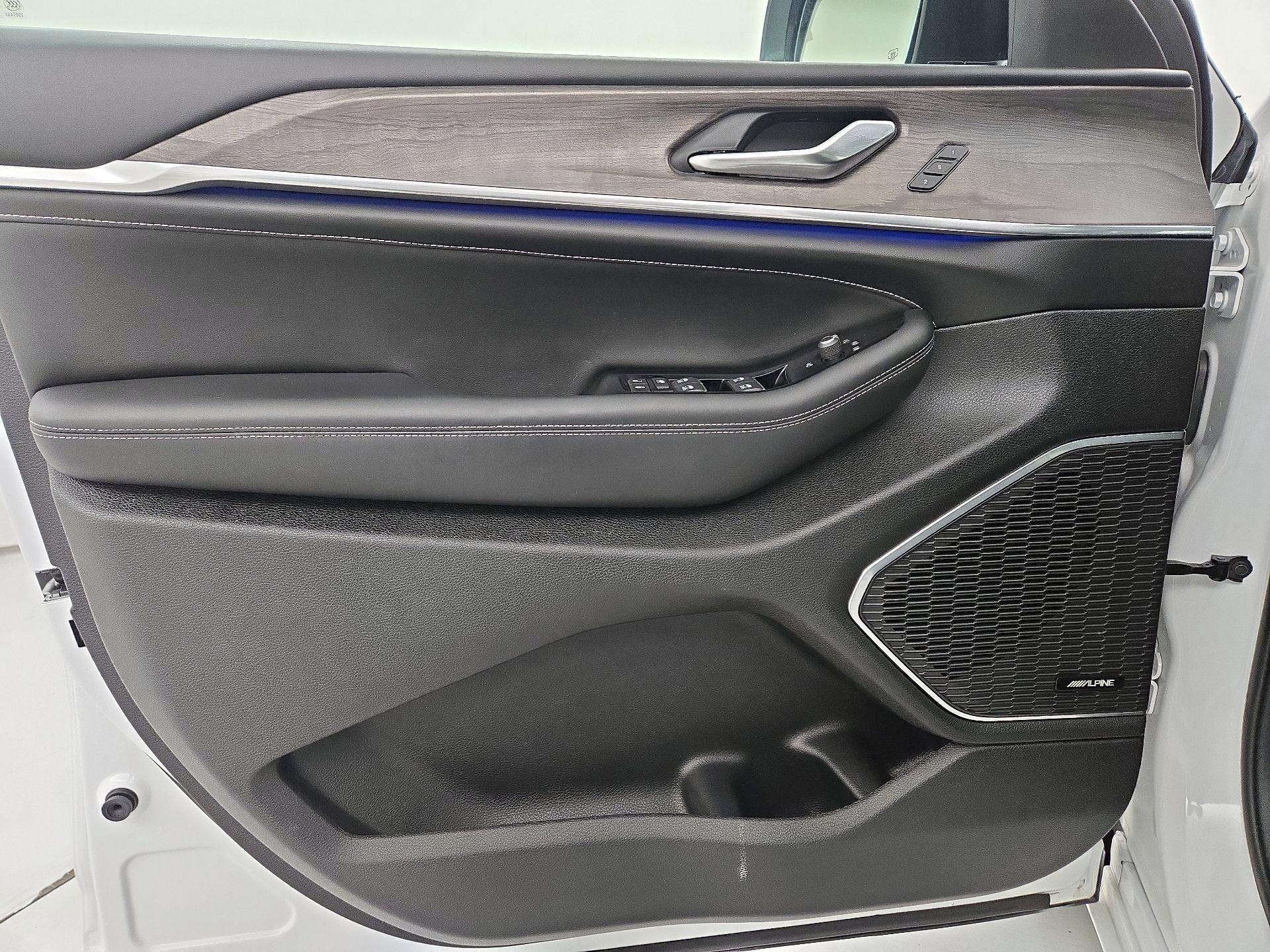 Thumbnail: 2023 Jeep Grand Cherokee - 12