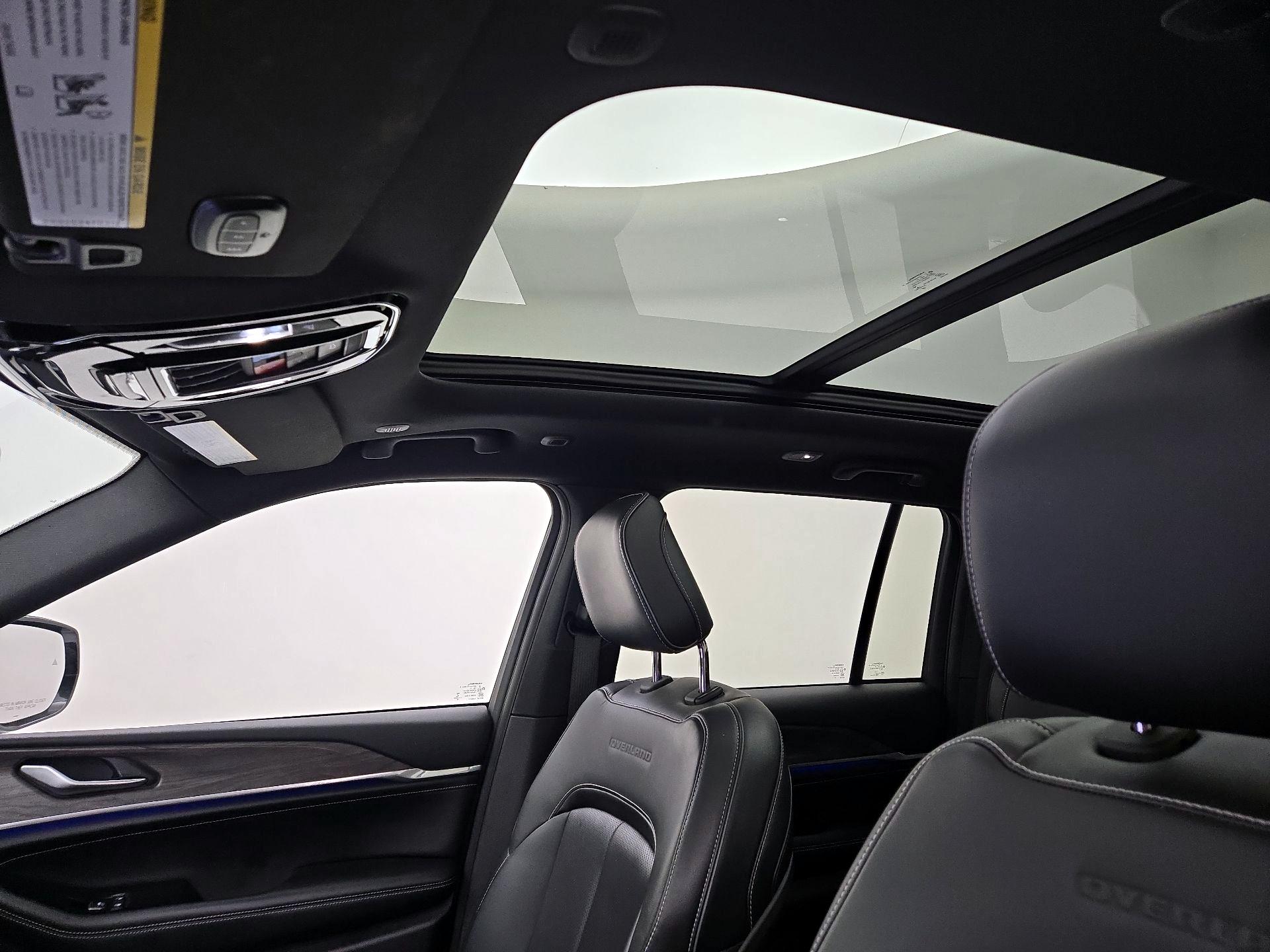 Thumbnail: 2023 Jeep Grand Cherokee - 20