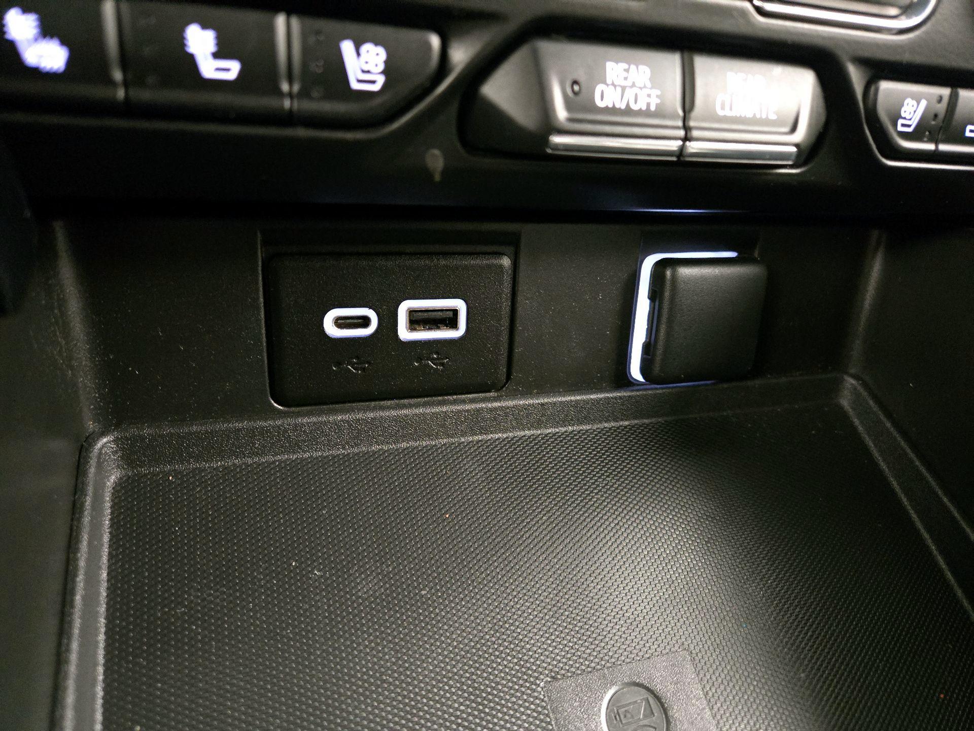 Thumbnail: 2023 GMC Yukon XL - 19