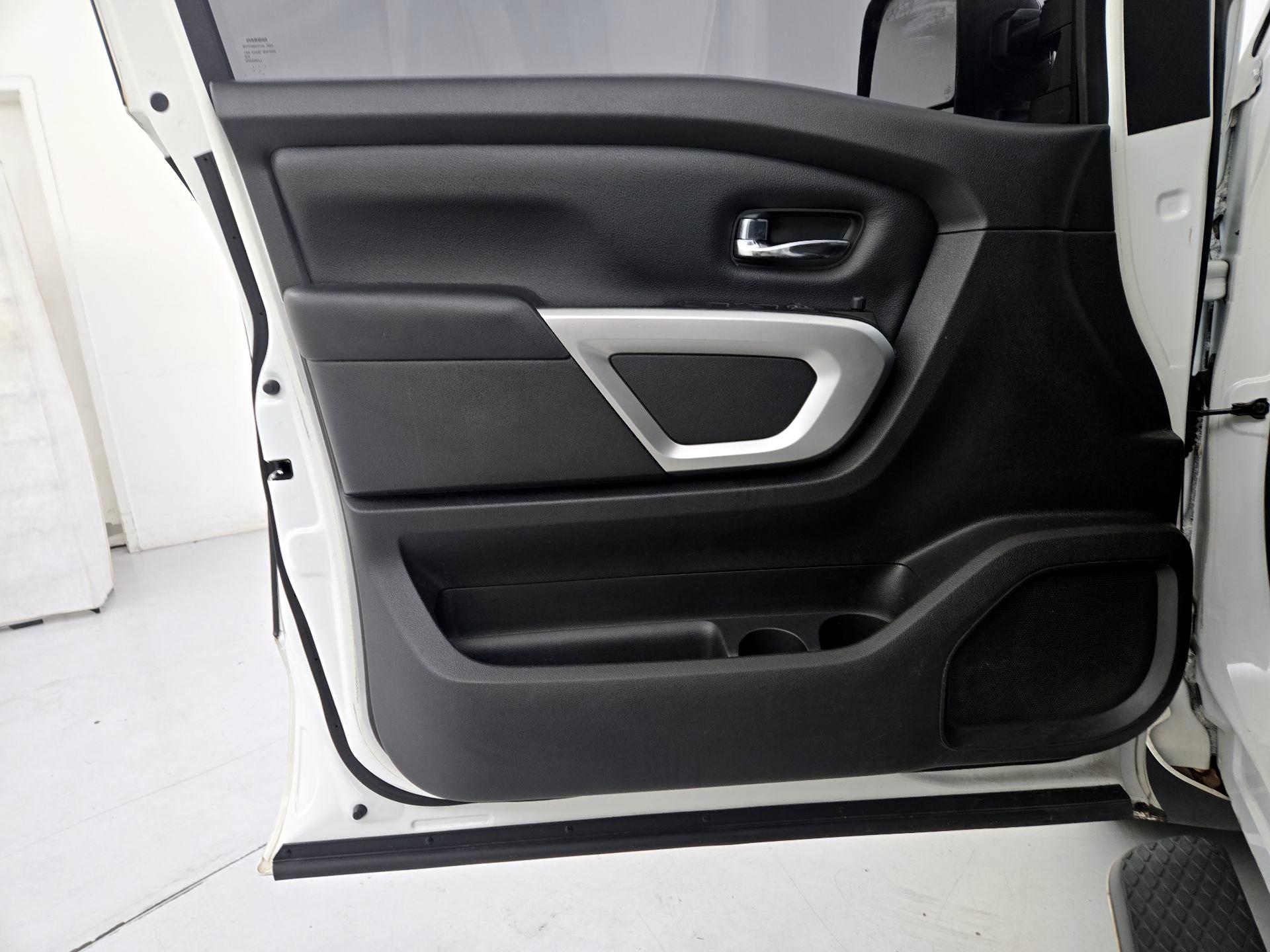 Thumbnail: 2017 Nissan Titan - 12