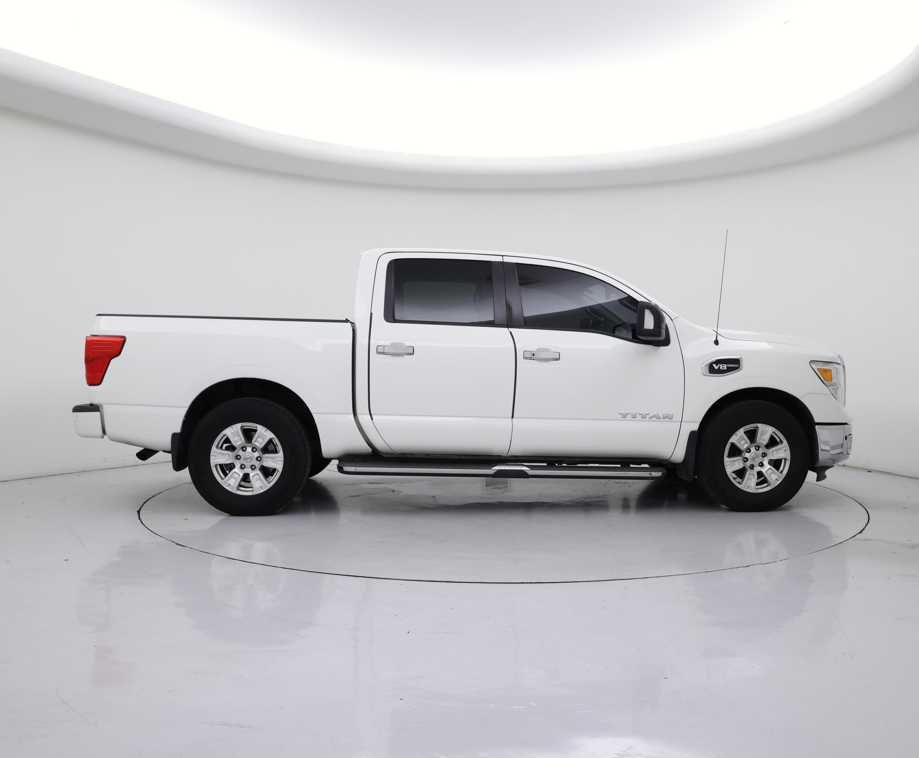 Thumbnail: 2017 Nissan Titan - 7