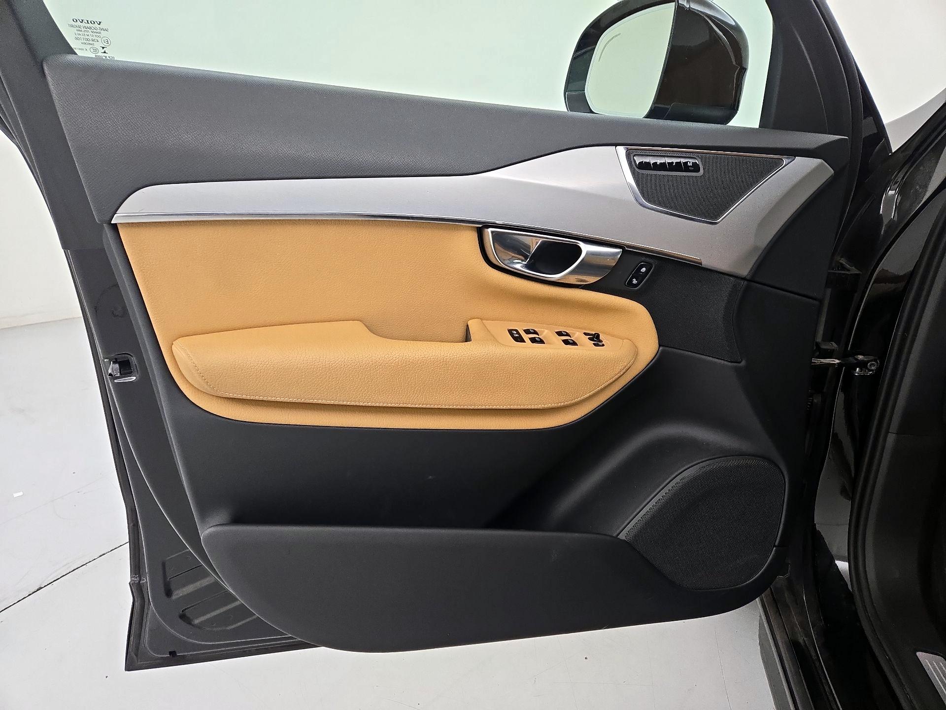 Thumbnail: 2017 Volvo XC90 - 12