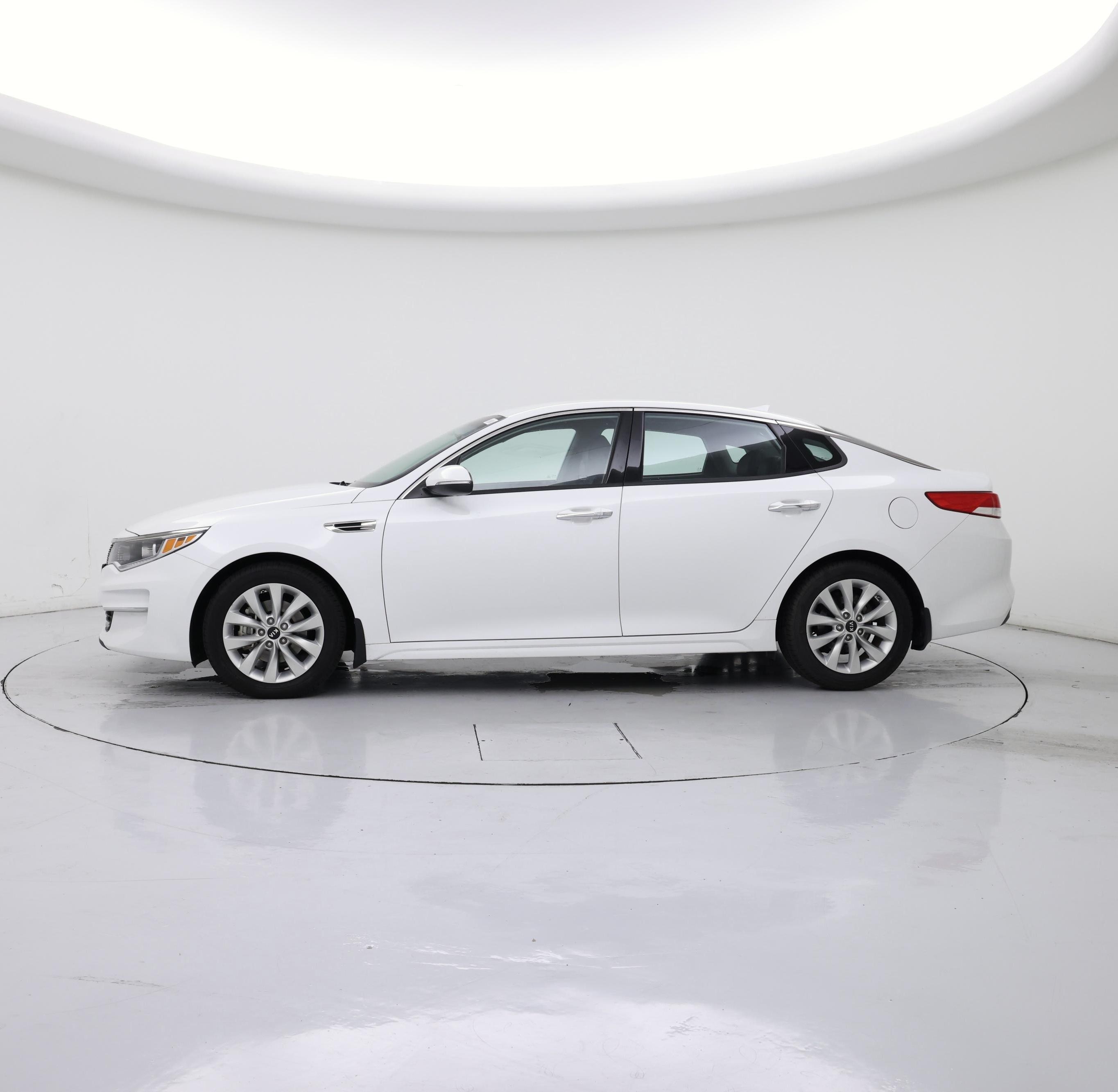 Thumbnail: 2018 Kia Optima - 3