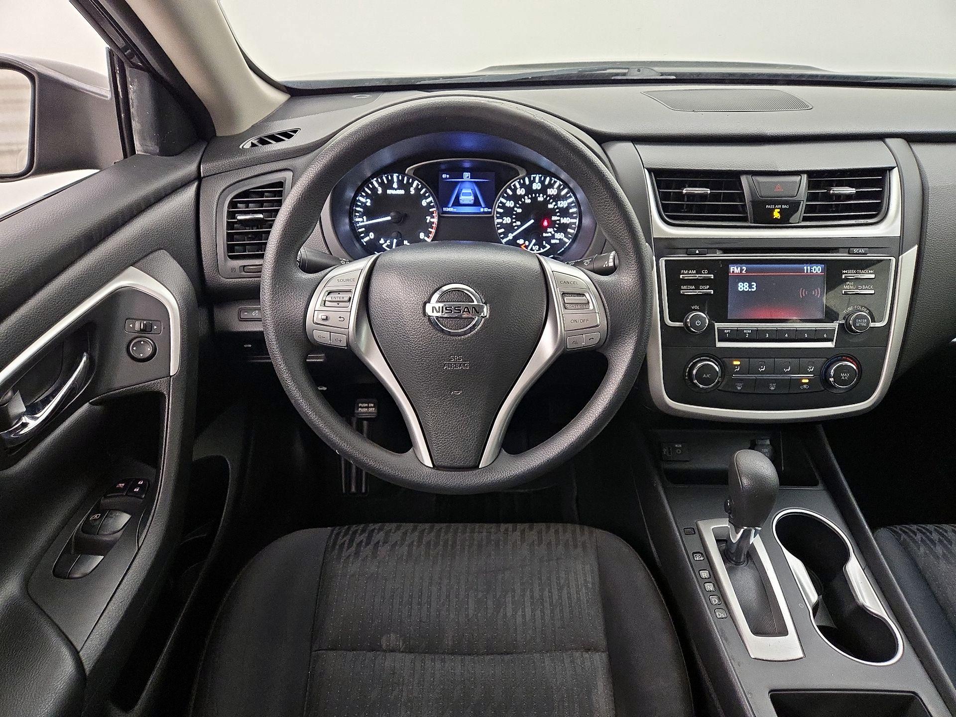 Thumbnail: 2017 Nissan Altima - 10