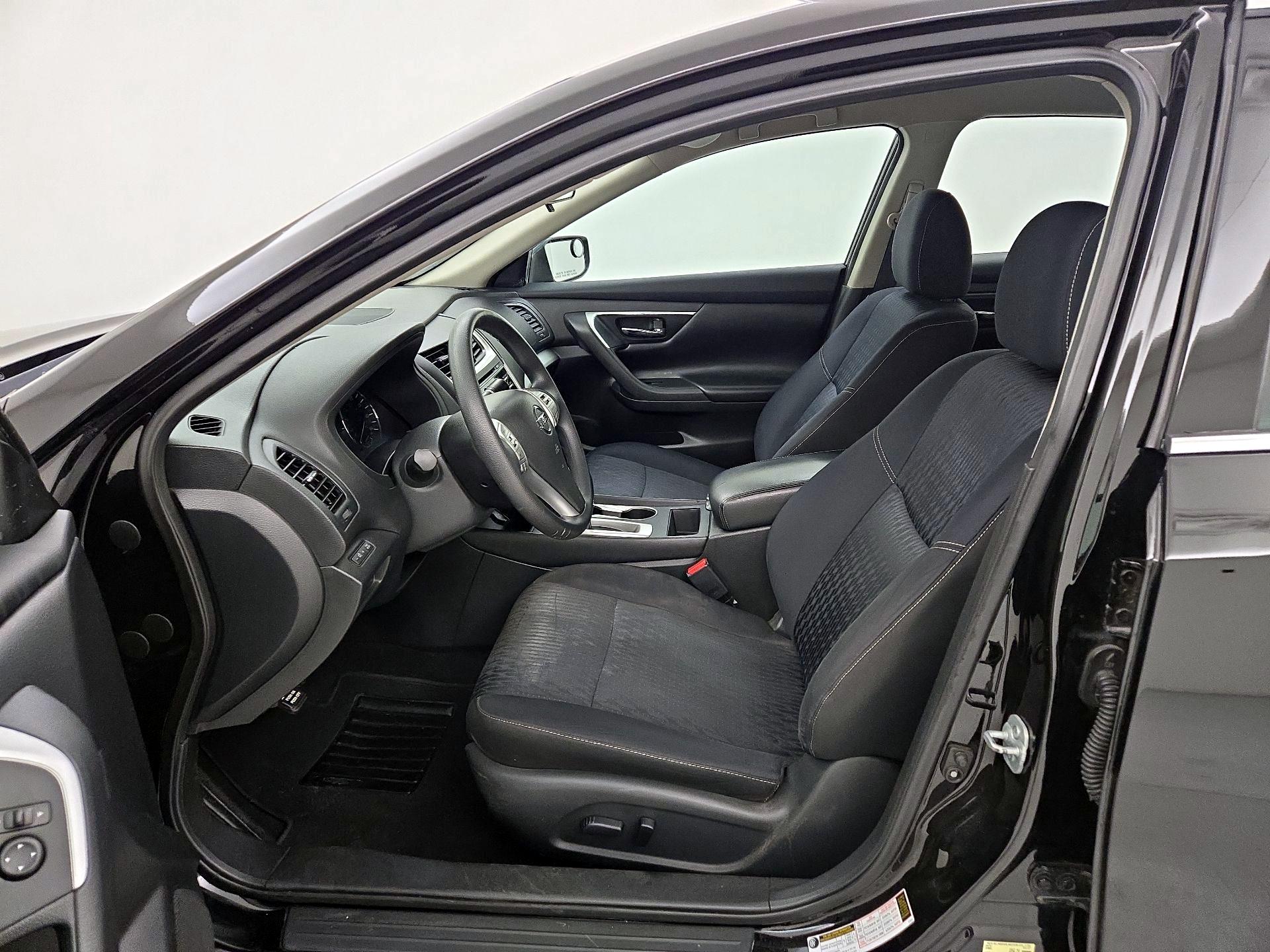 Thumbnail: 2017 Nissan Altima - 11