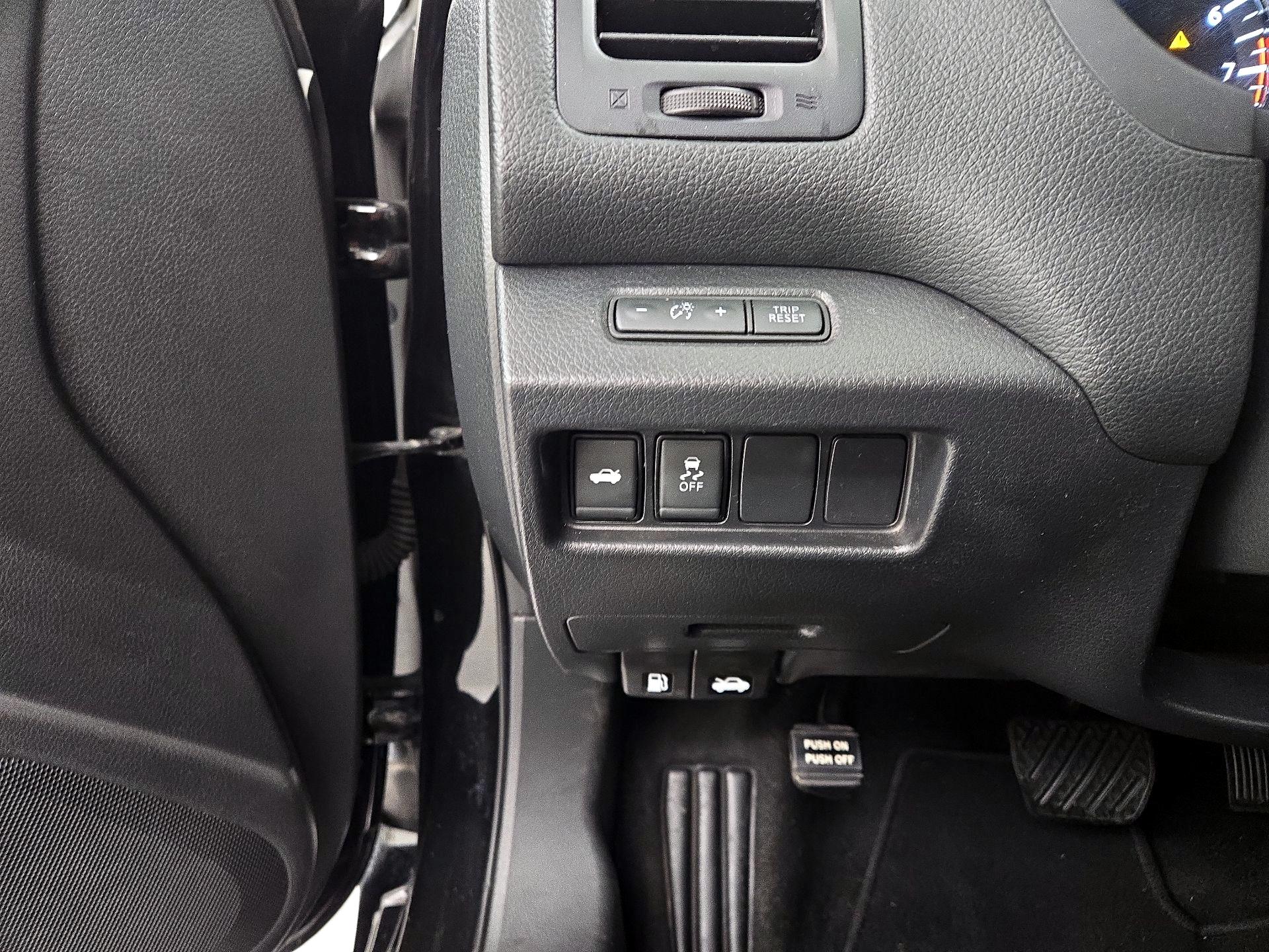 Thumbnail: 2017 Nissan Altima - 13