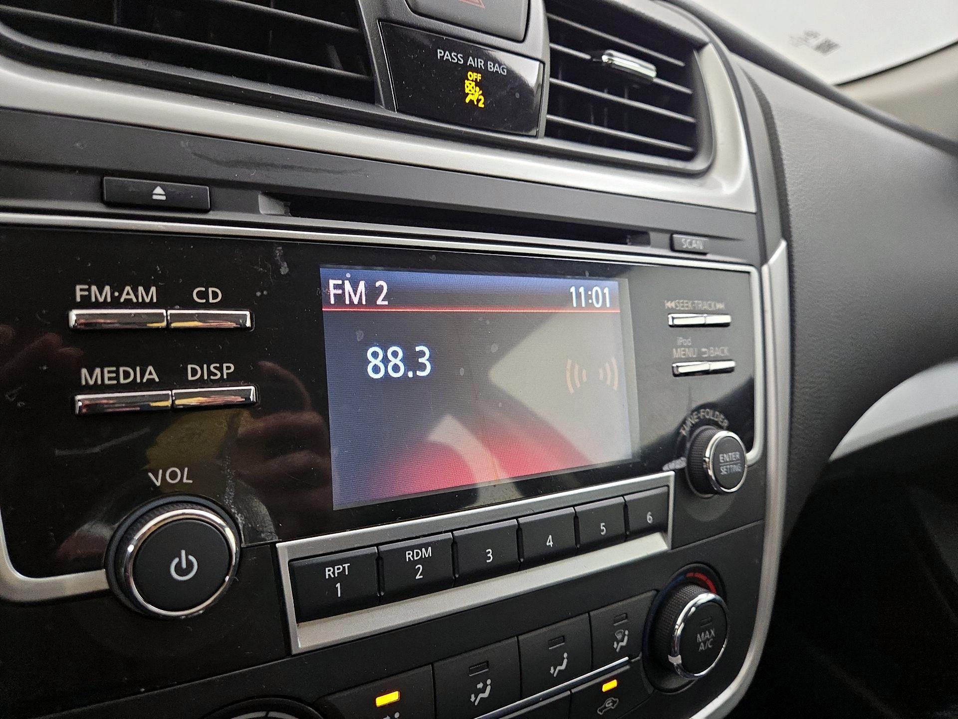 Thumbnail: 2017 Nissan Altima - 15