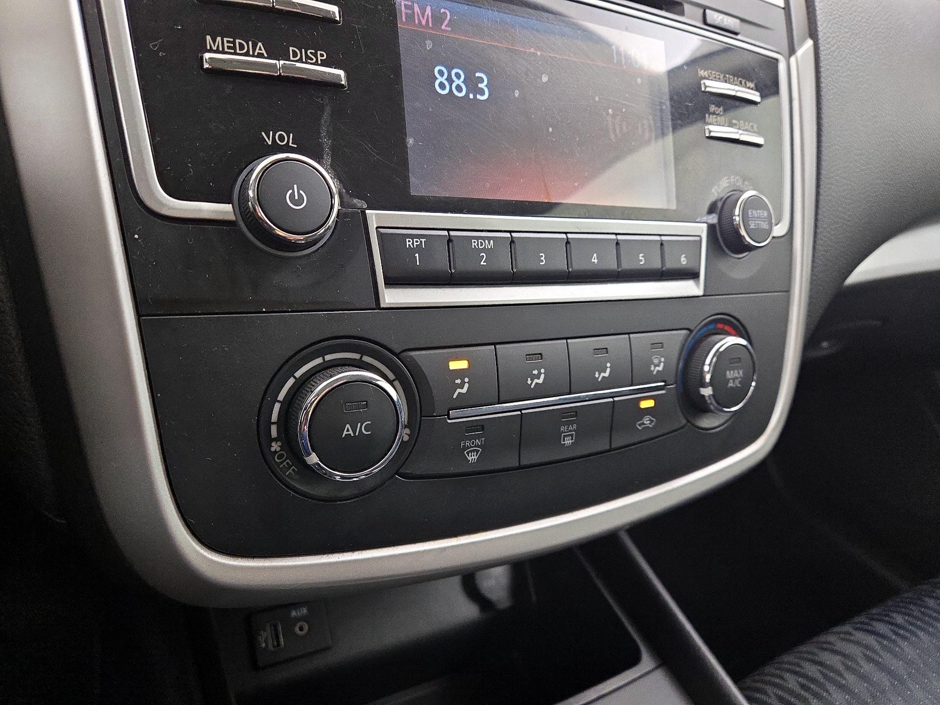 Thumbnail: 2017 Nissan Altima - 16