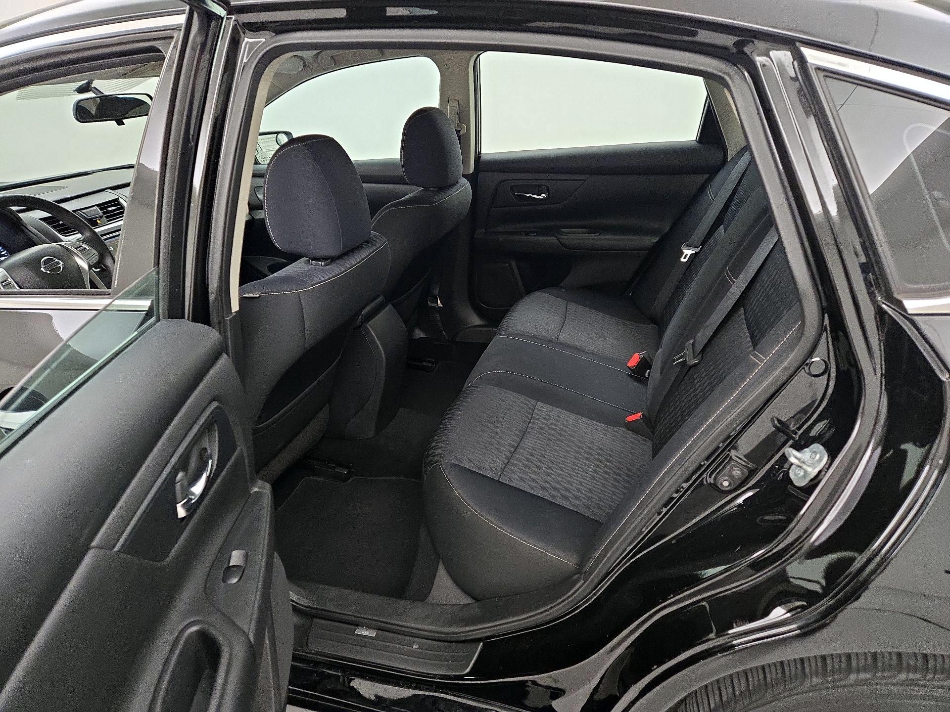 Thumbnail: 2017 Nissan Altima - 19