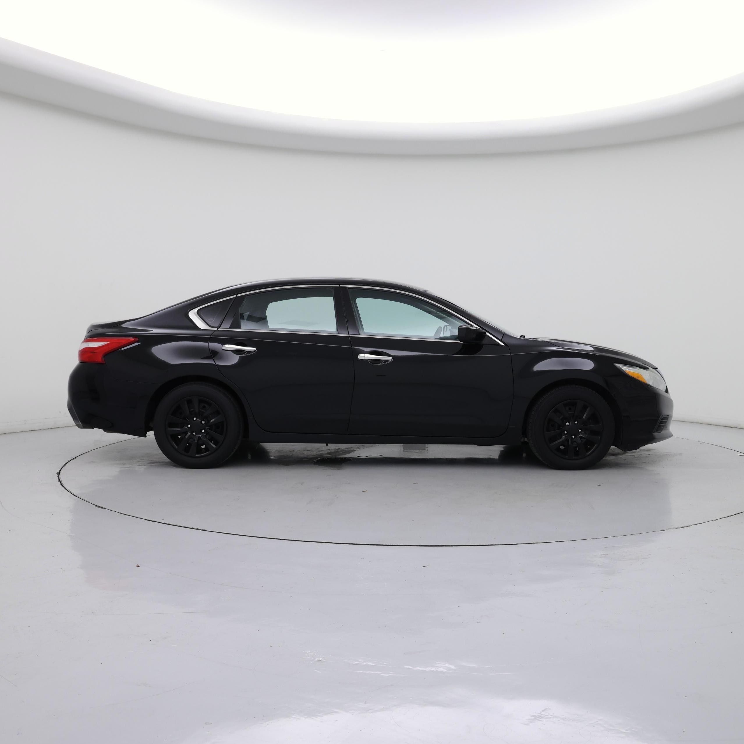 Thumbnail: 2017 Nissan Altima - 7