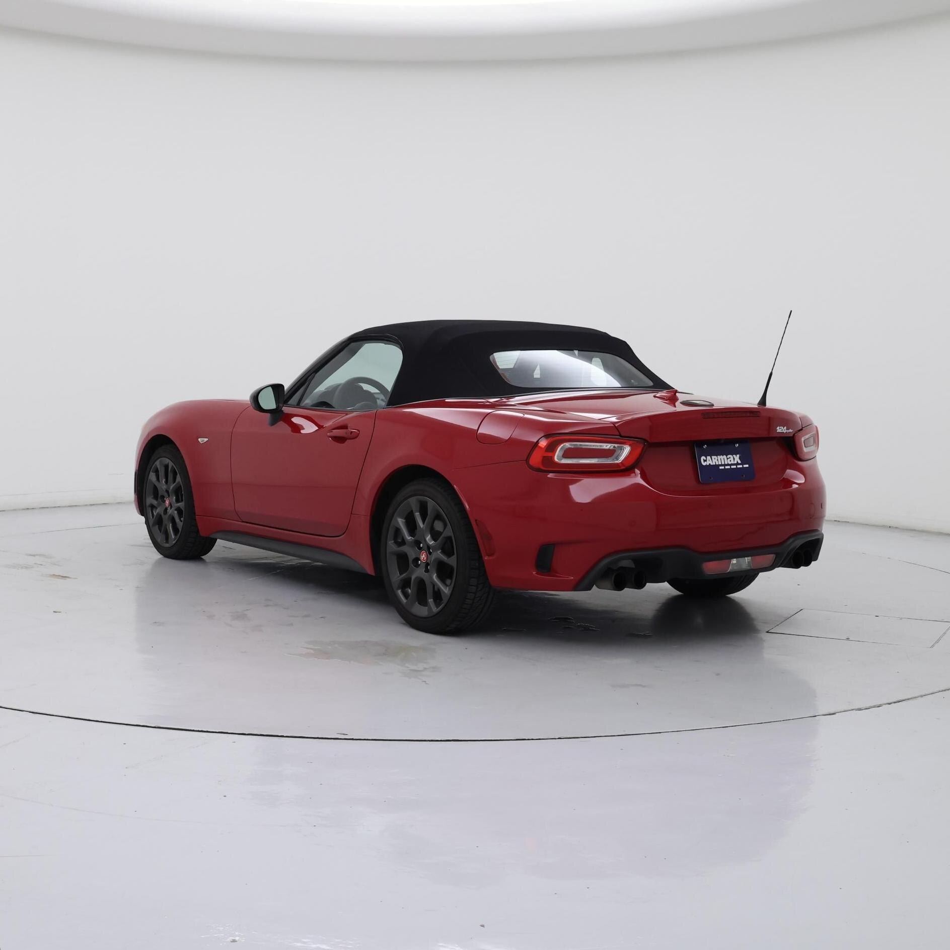 Thumbnail: 2018 Fiat 124 Spider - 2