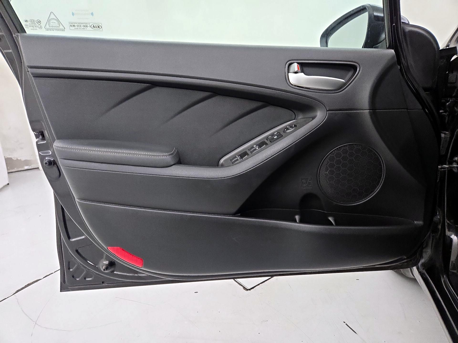 Thumbnail: 2018 Kia Forte - 12