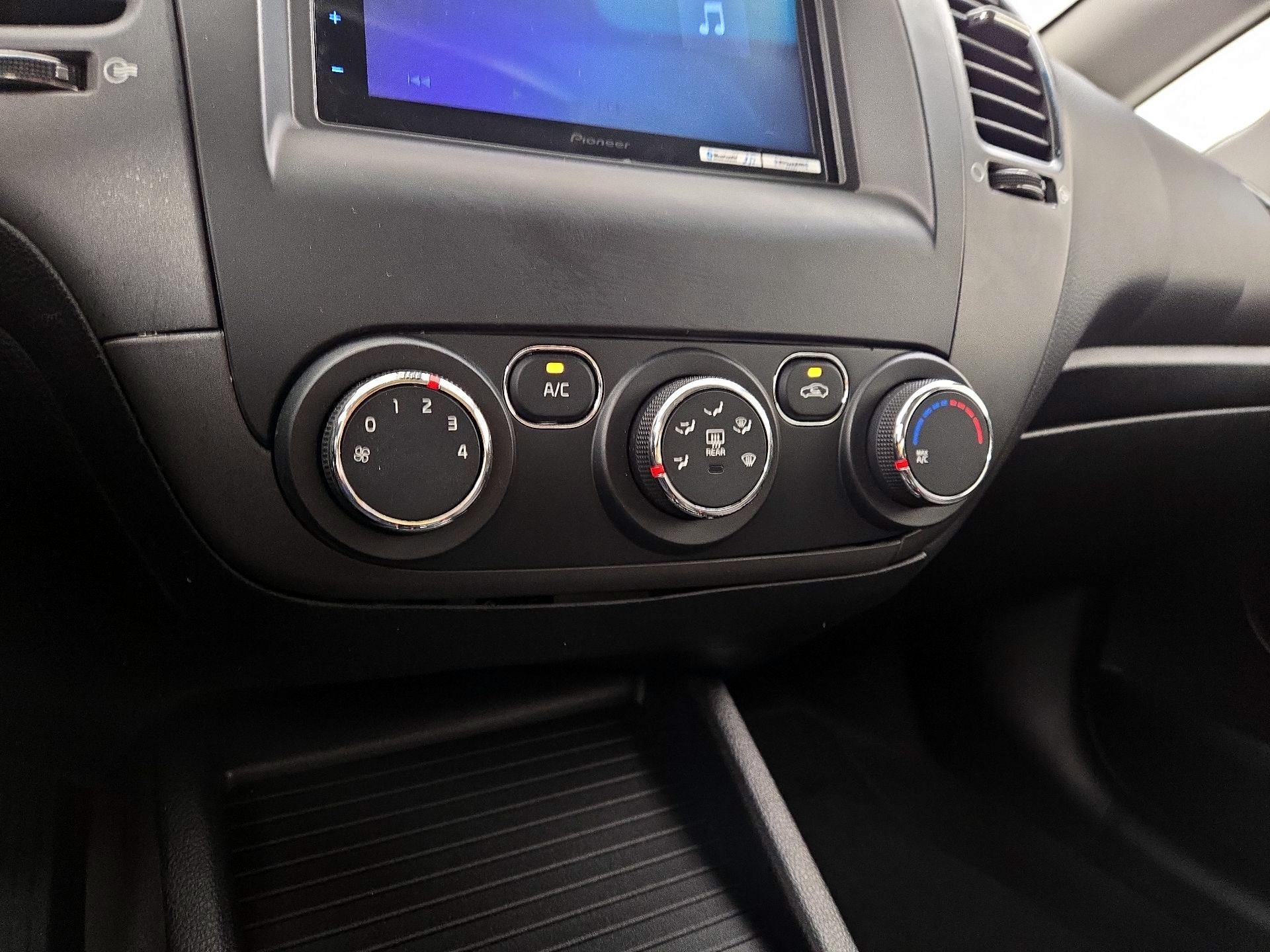 Thumbnail: 2018 Kia Forte - 15