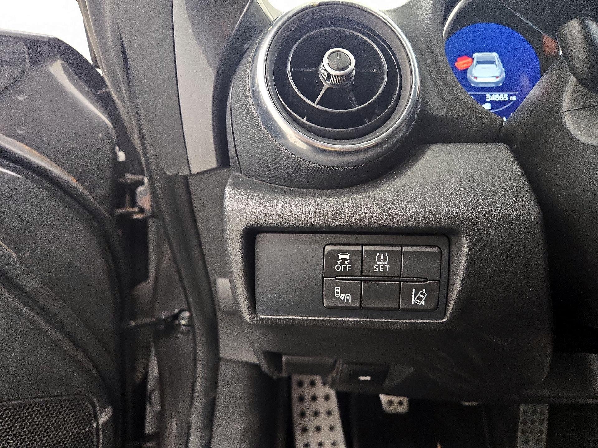 Thumbnail: 2017 Mazda MX-5 Miata - 13