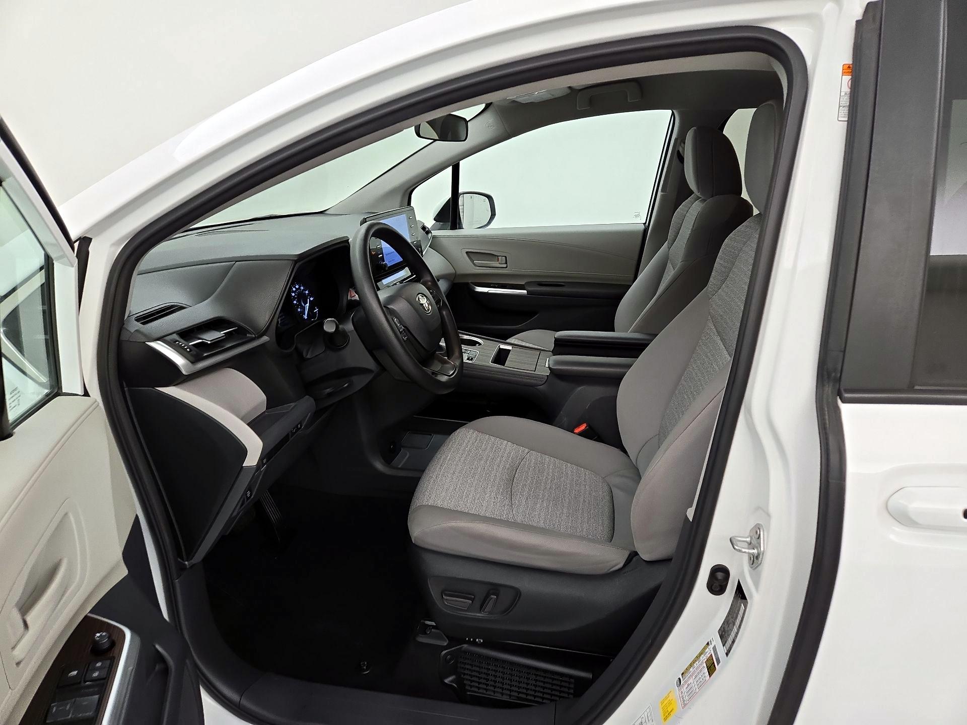 Thumbnail: 2023 Toyota Sienna - 11