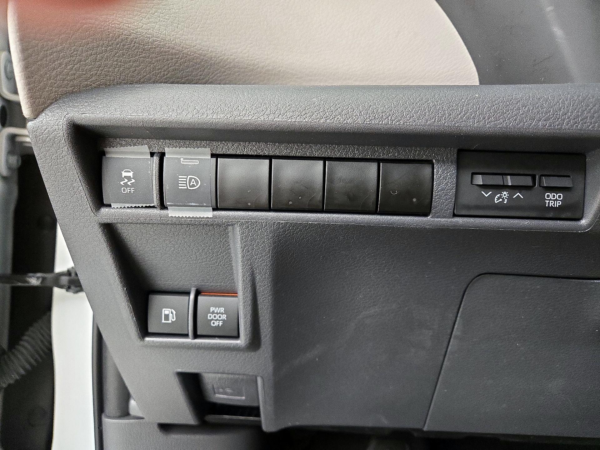 Thumbnail: 2023 Toyota Sienna - 13