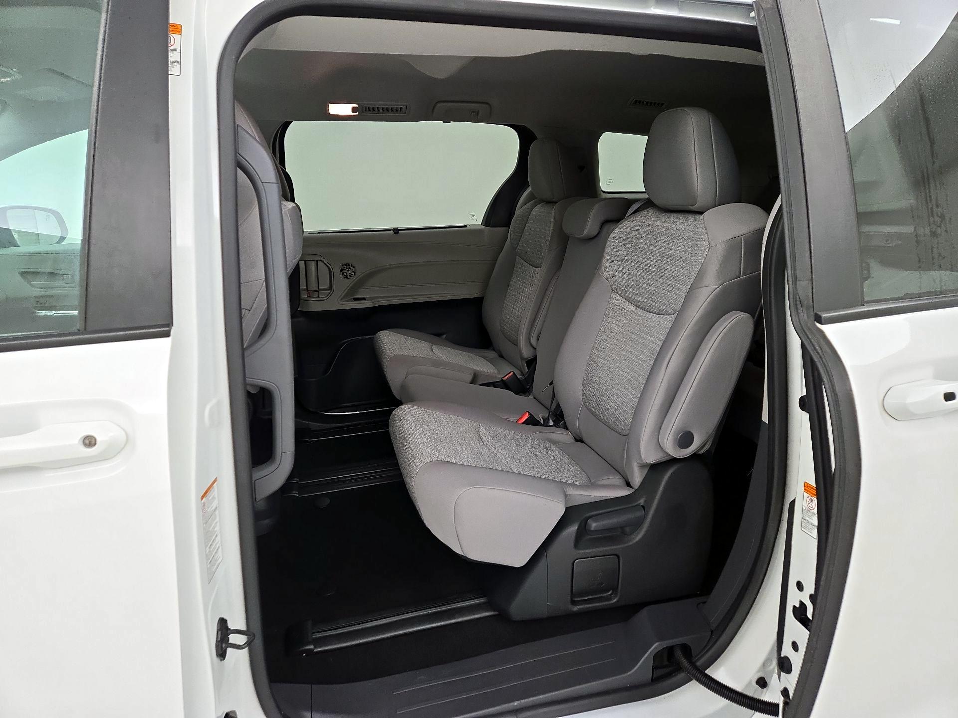 Thumbnail: 2023 Toyota Sienna - 19