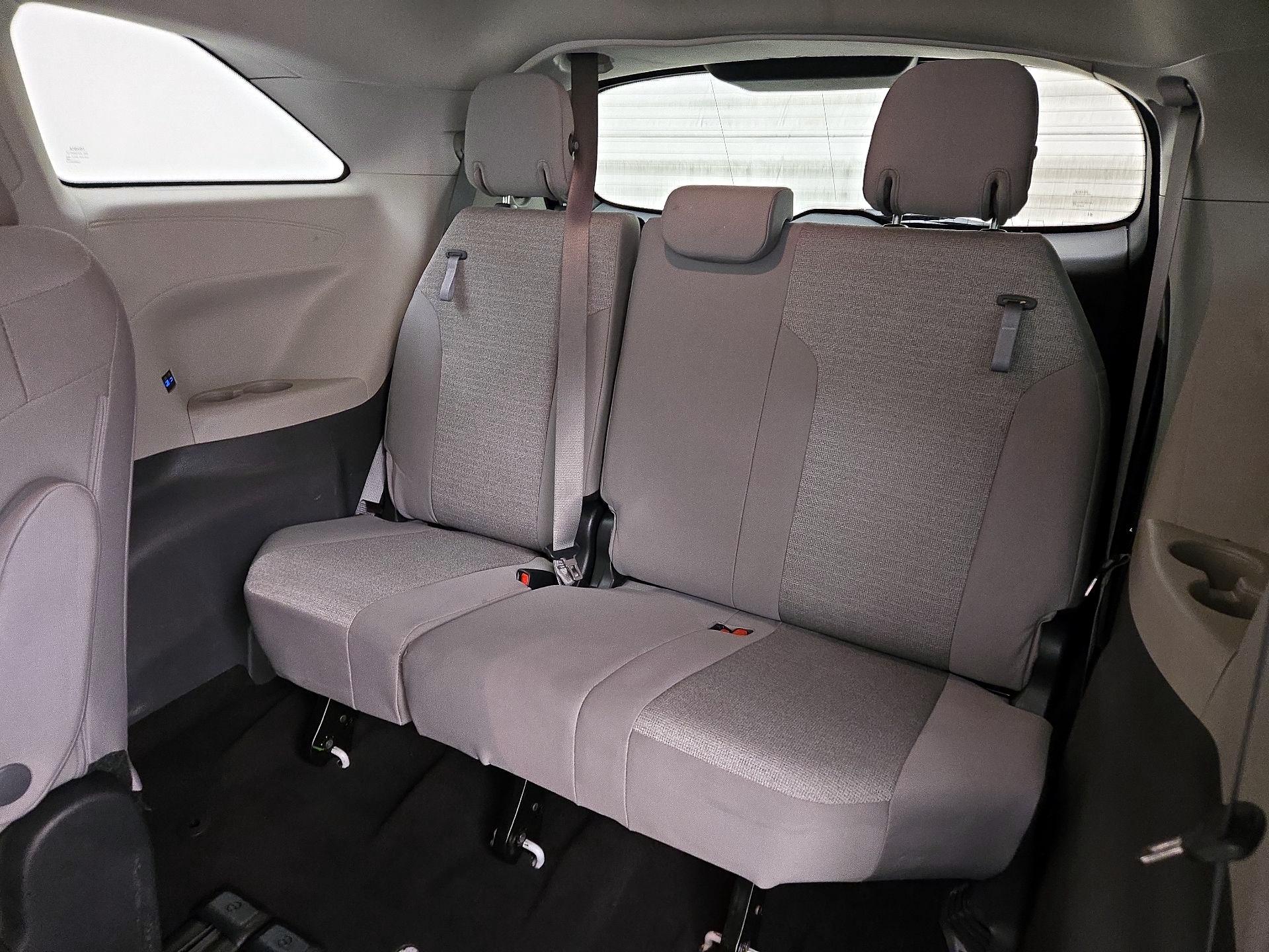 Thumbnail: 2023 Toyota Sienna - 20