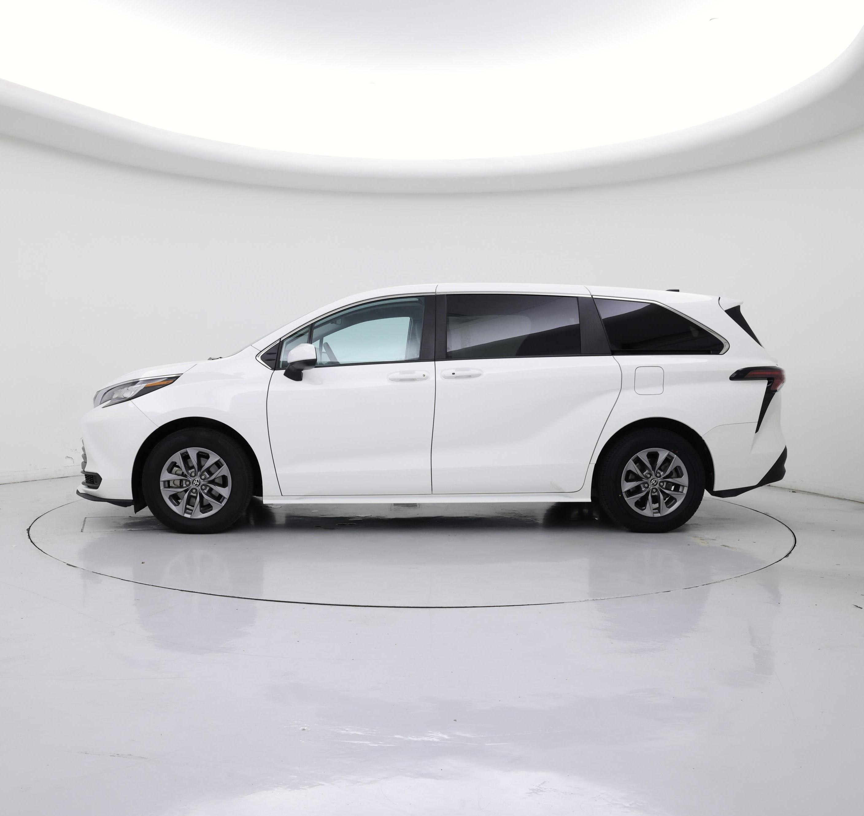 Thumbnail: 2023 Toyota Sienna - 3