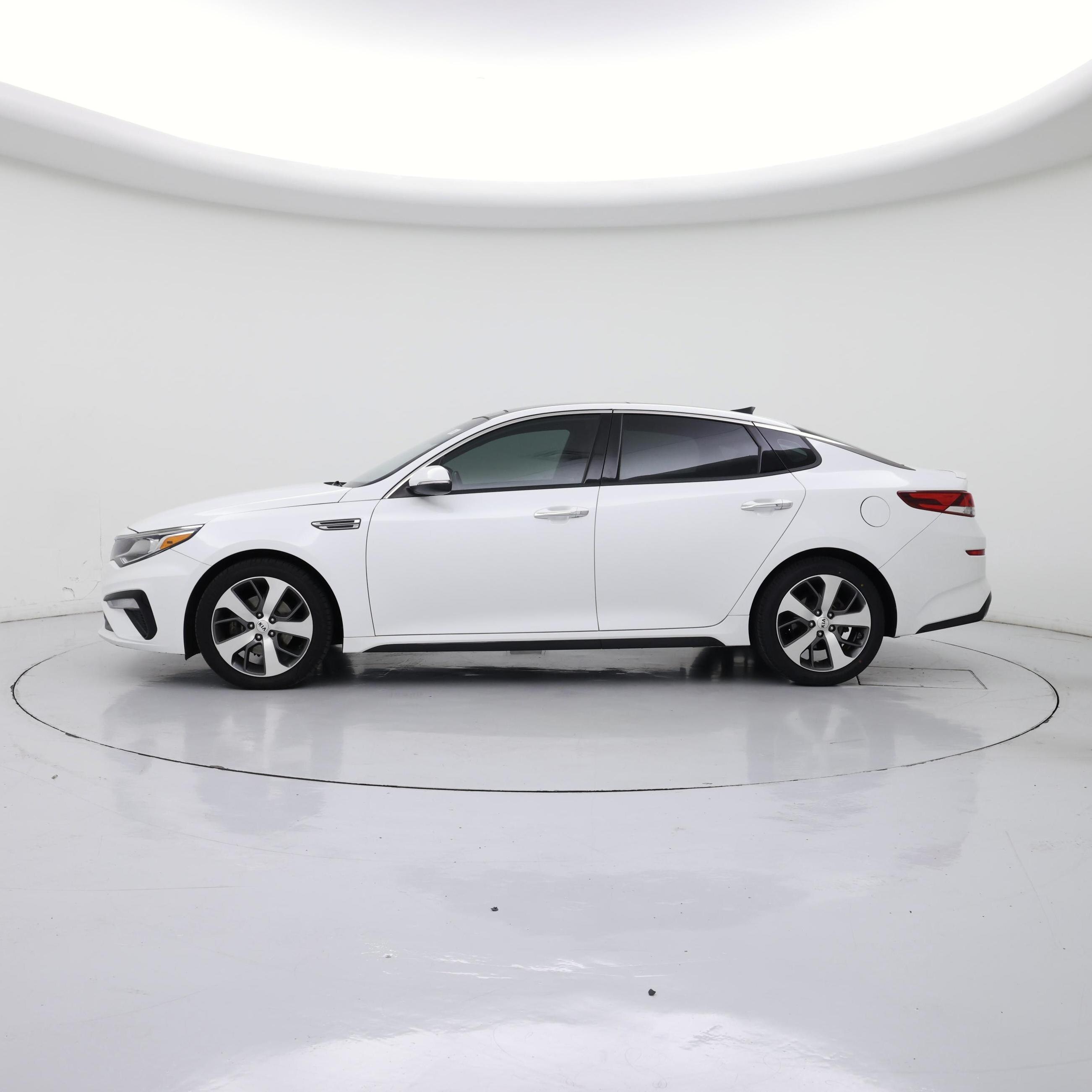 Thumbnail: 2019 Kia Optima - 3