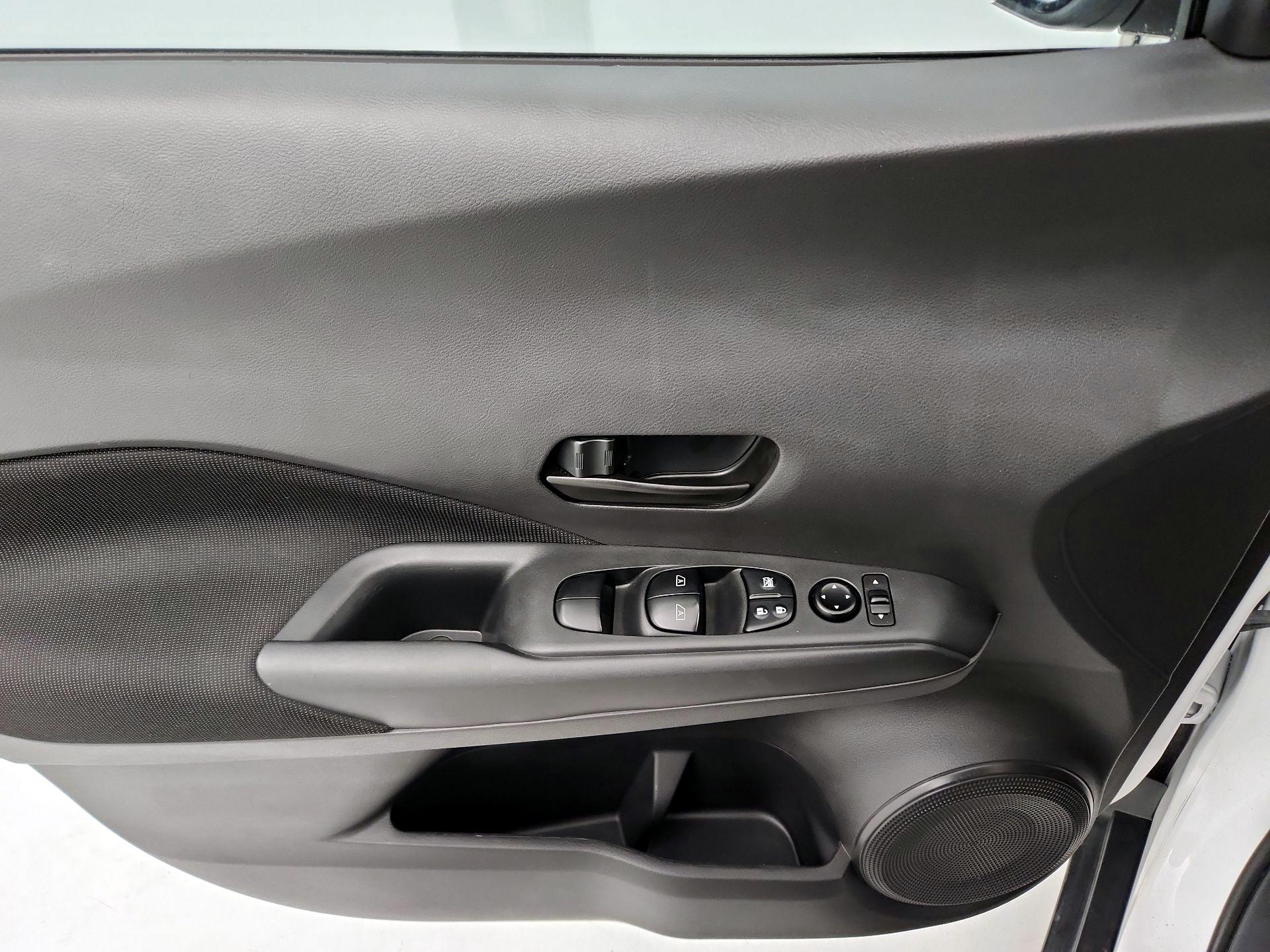 Thumbnail: 2023 Nissan Kicks - 12