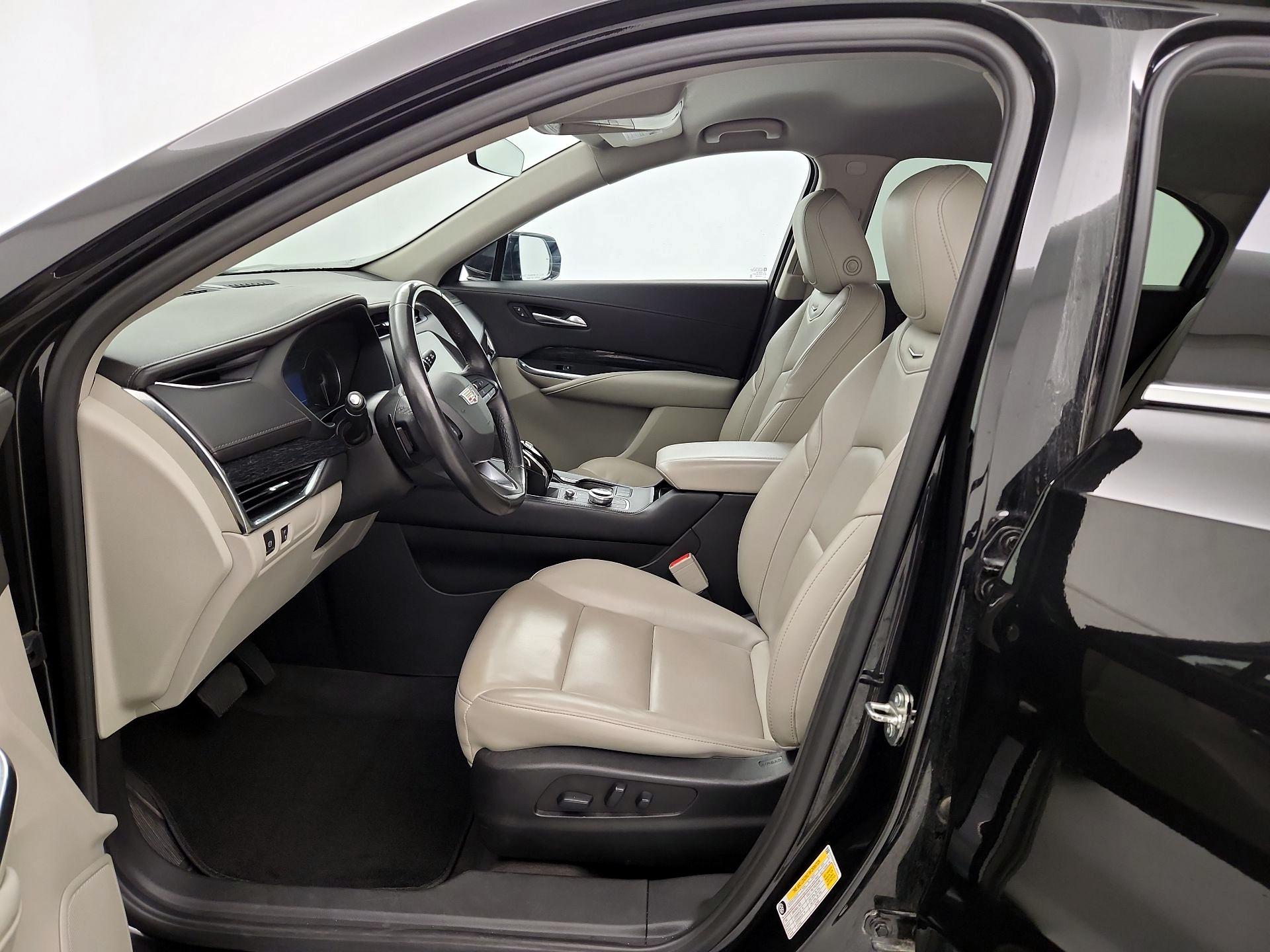 Thumbnail: 2023 Cadillac XT4 - 11