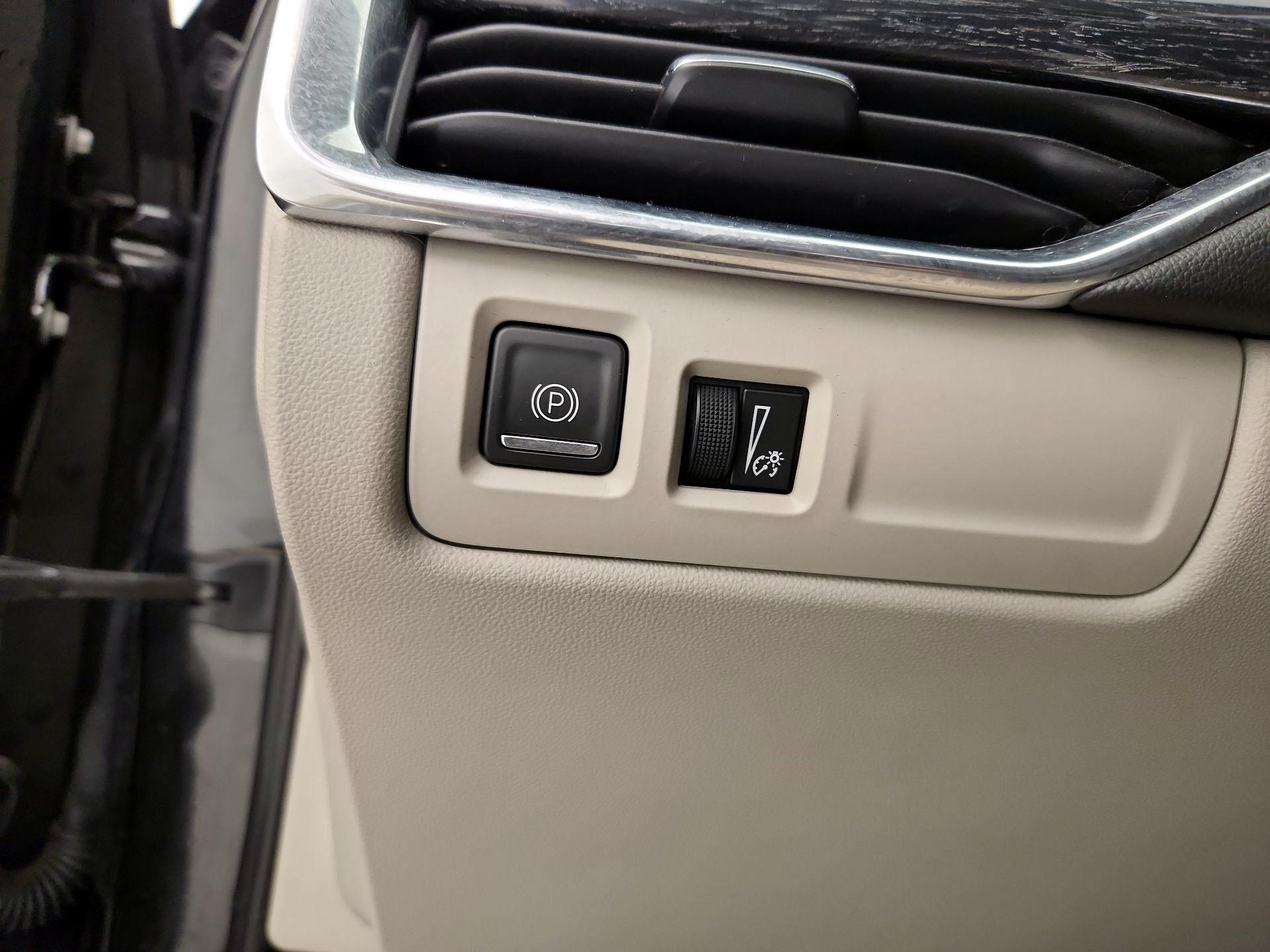 Thumbnail: 2023 Cadillac XT4 - 13