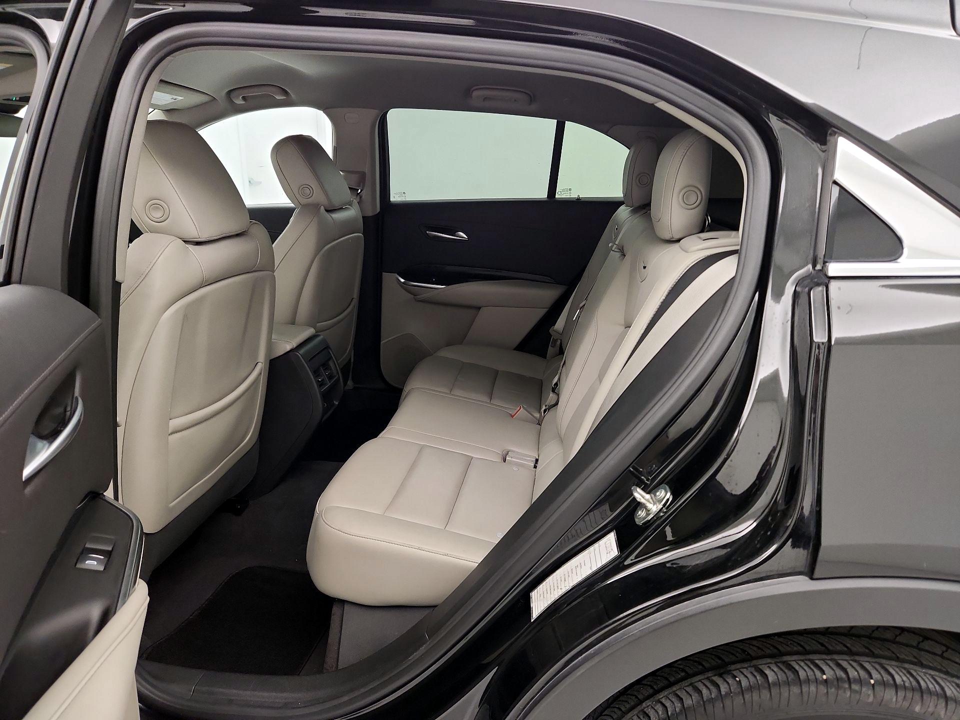 Thumbnail: 2023 Cadillac XT4 - 19