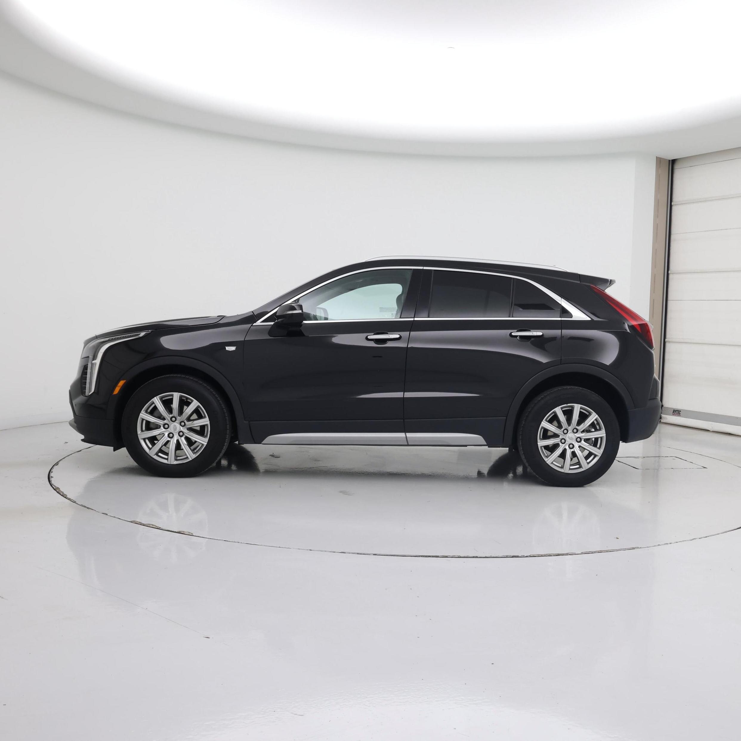 Thumbnail: 2023 Cadillac XT4 - 3