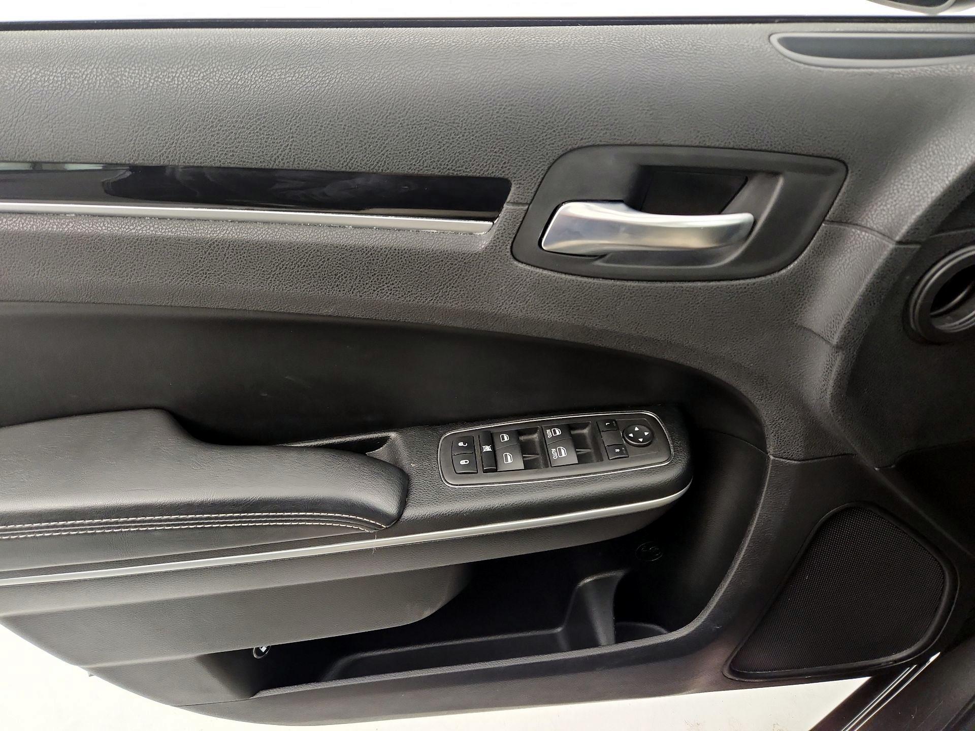 Thumbnail: 2023 Chrysler 300 - 12