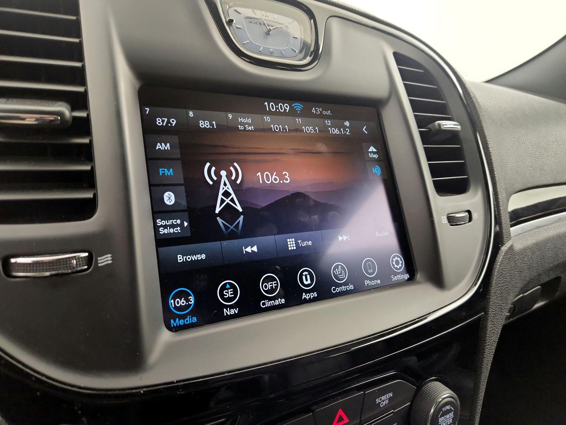 Thumbnail: 2023 Chrysler 300 - 16