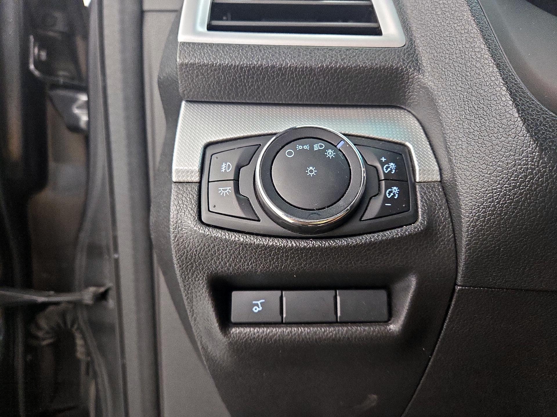 Thumbnail: 2015 Ford Explorer - 13