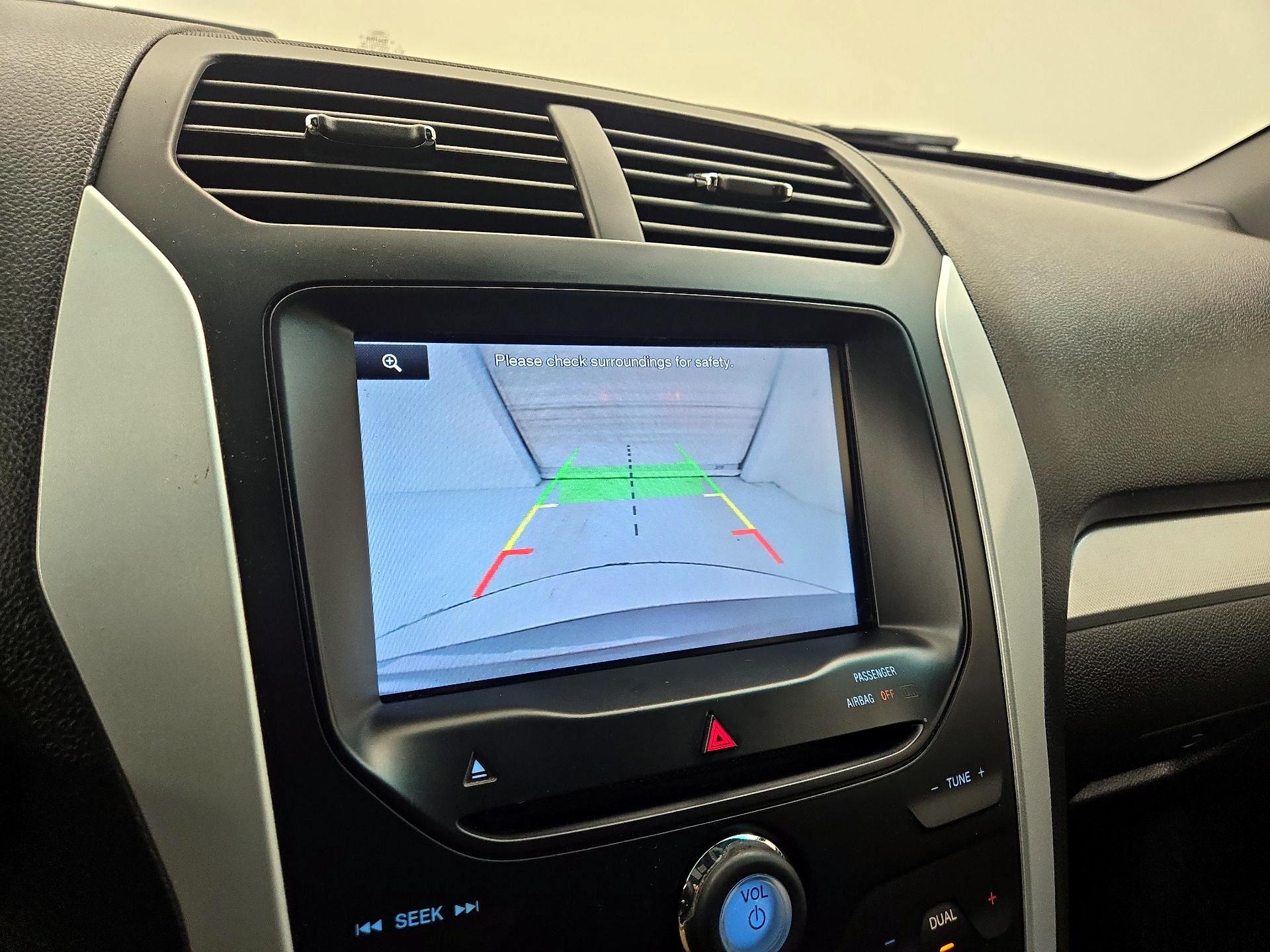 Thumbnail: 2015 Ford Explorer - 15