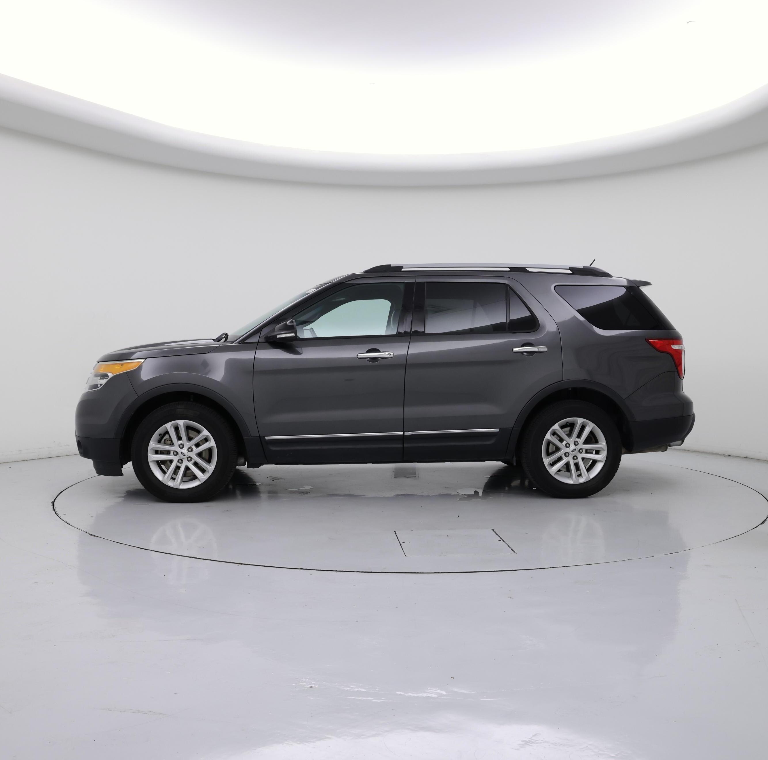 Thumbnail: 2015 Ford Explorer - 3
