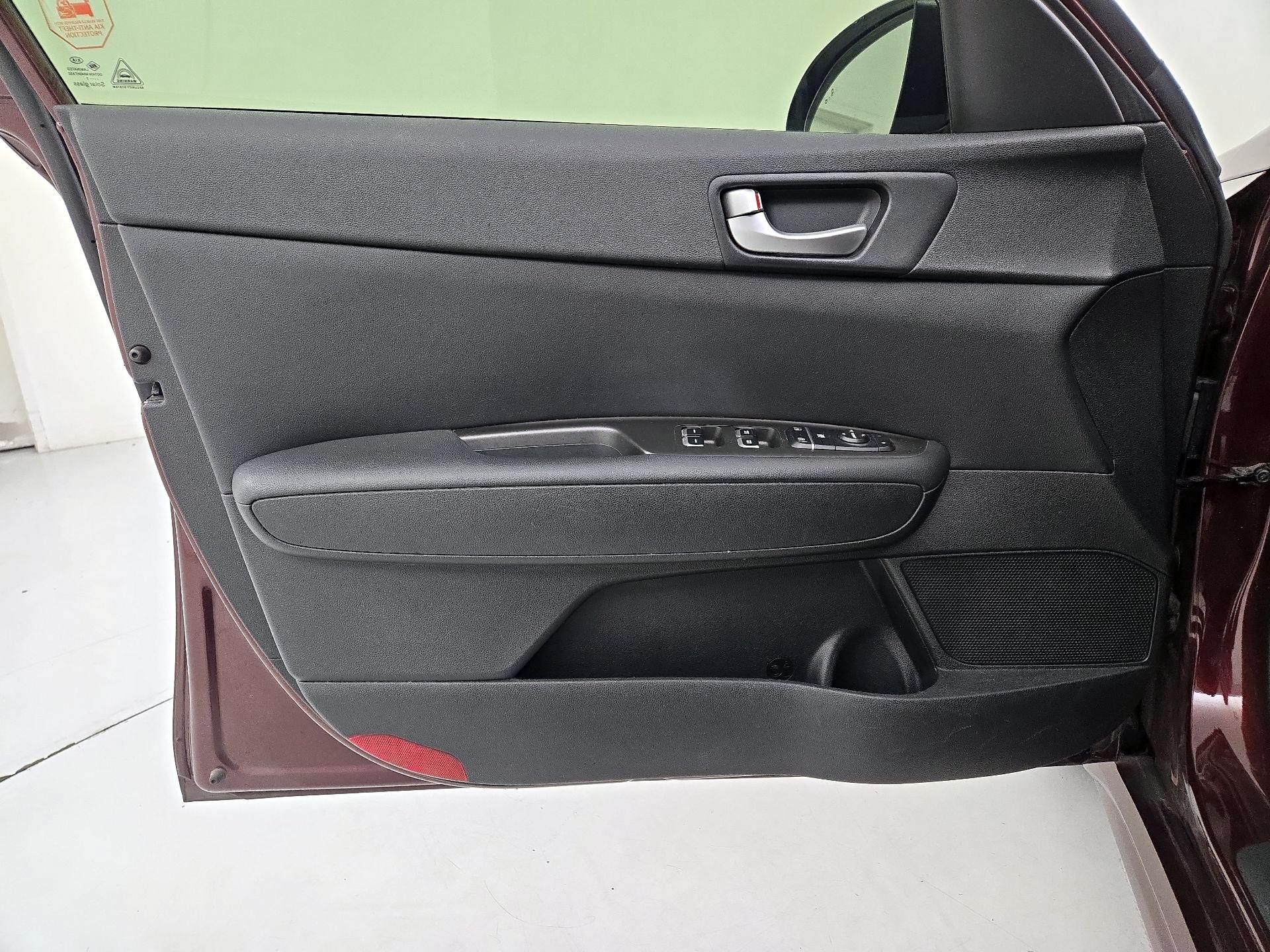 Thumbnail: 2018 Kia Optima - 12