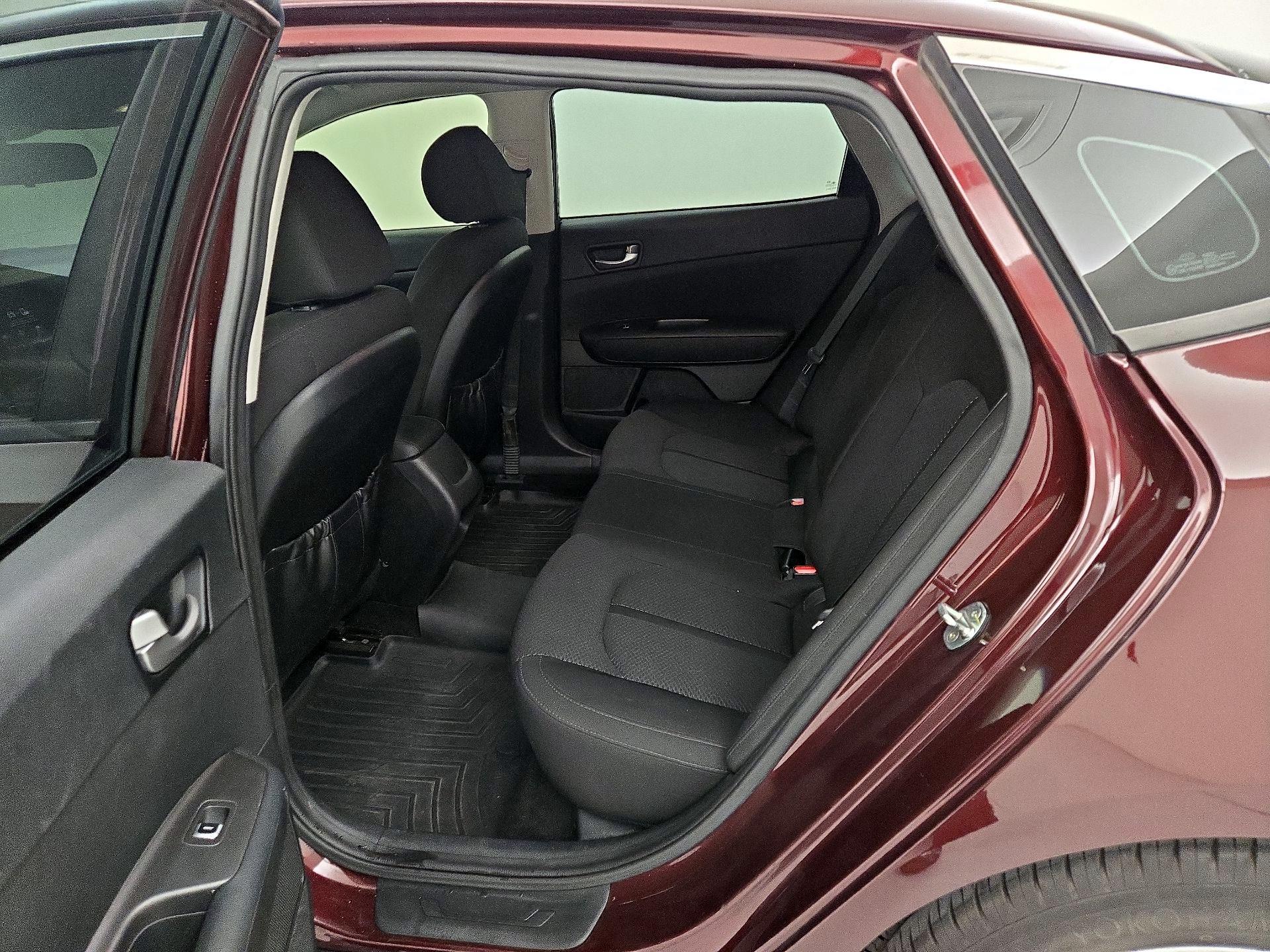 Thumbnail: 2018 Kia Optima - 19