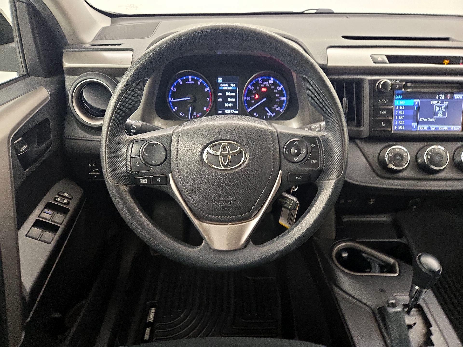Thumbnail: 2018 Toyota RAV4 - 10