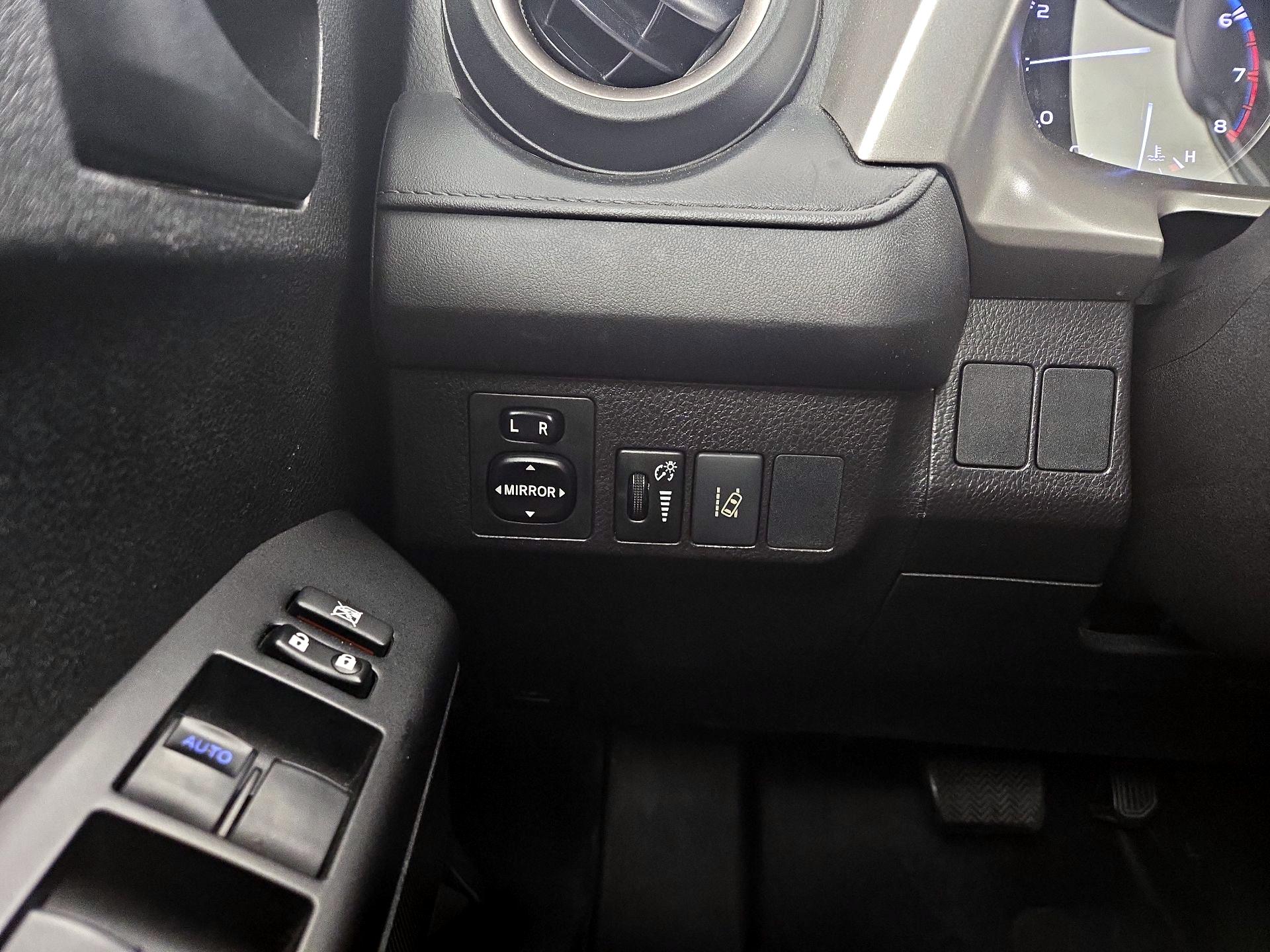 Thumbnail: 2018 Toyota RAV4 - 13