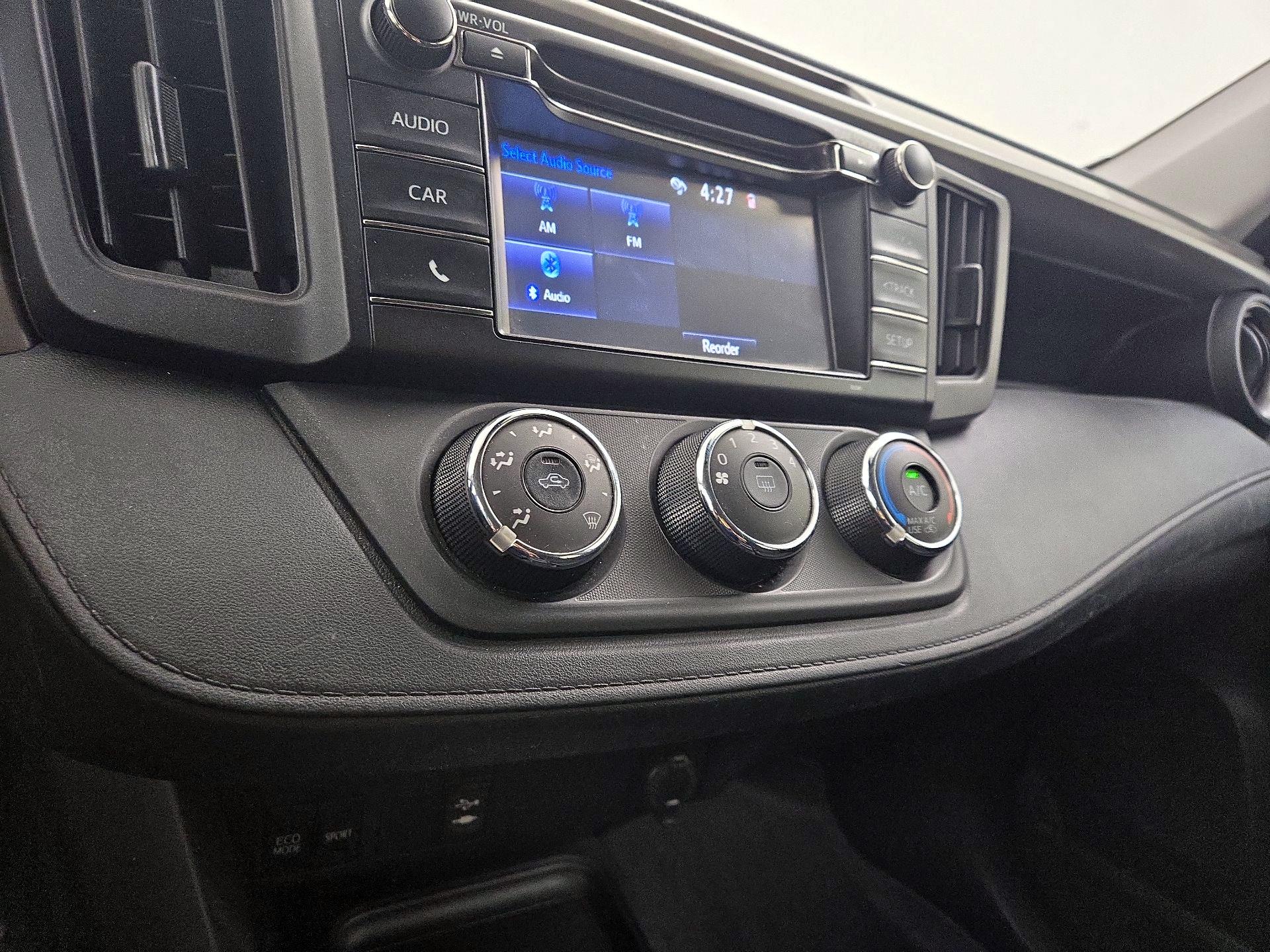 Thumbnail: 2018 Toyota RAV4 - 16