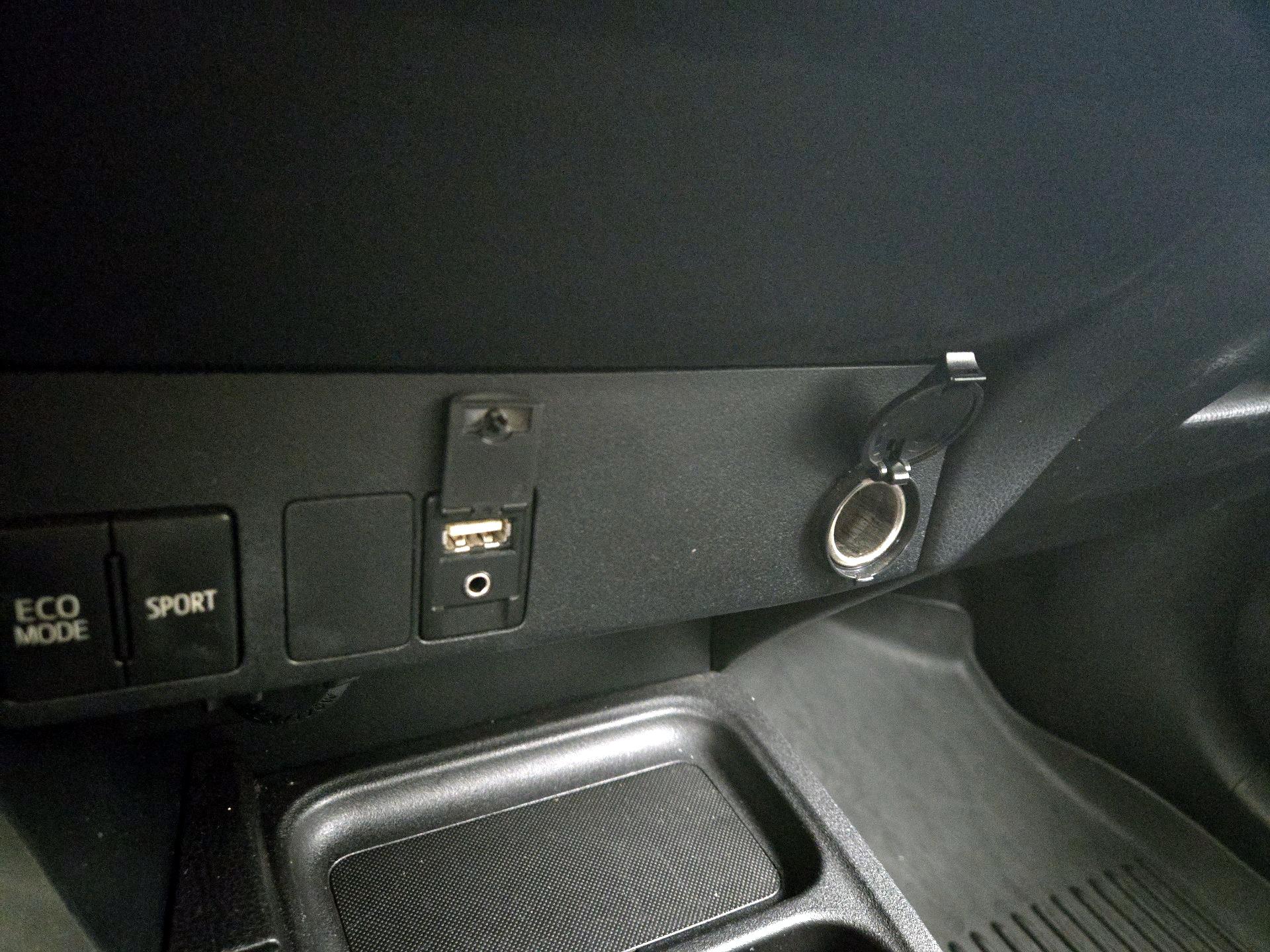 Thumbnail: 2018 Toyota RAV4 - 18