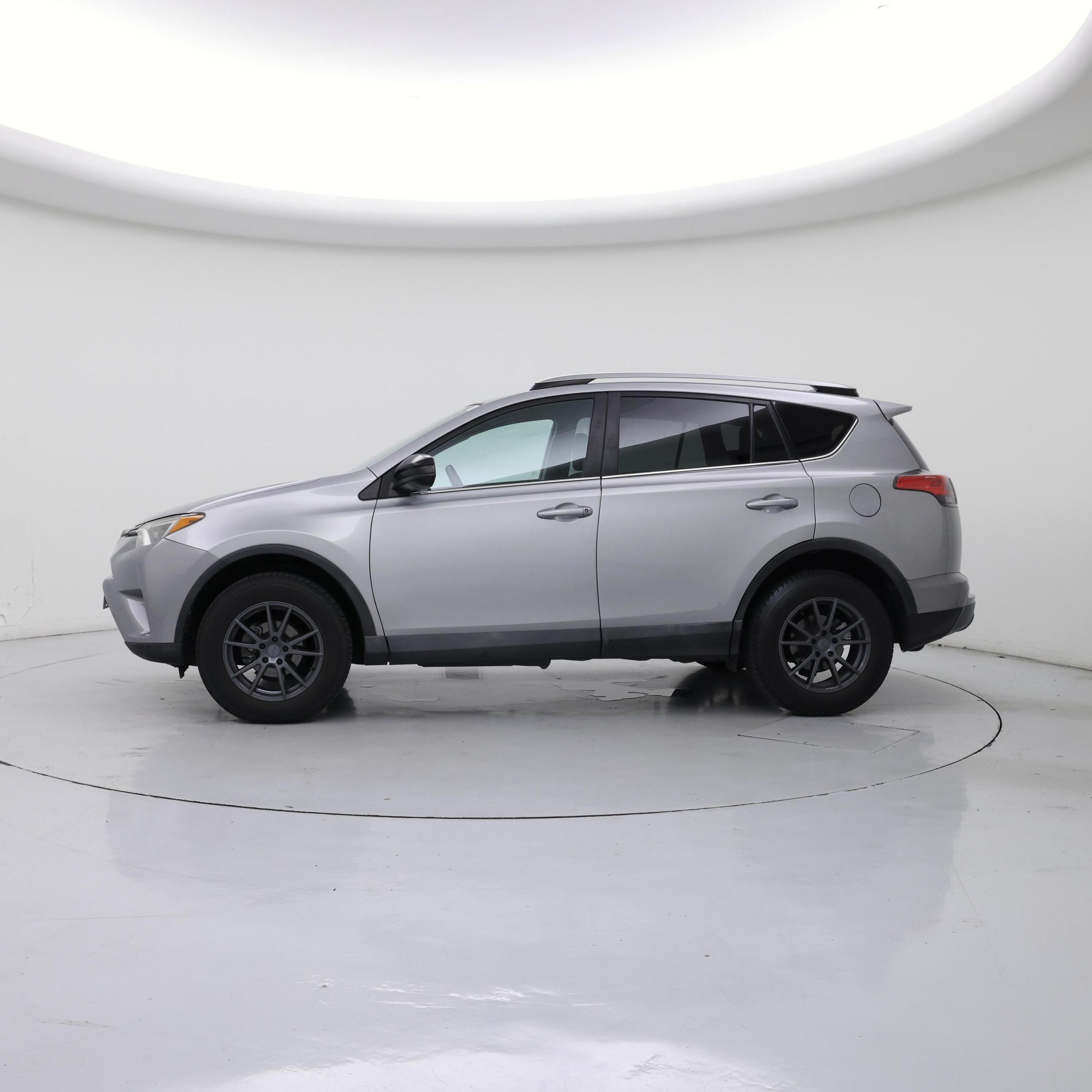 Thumbnail: 2018 Toyota RAV4 - 3