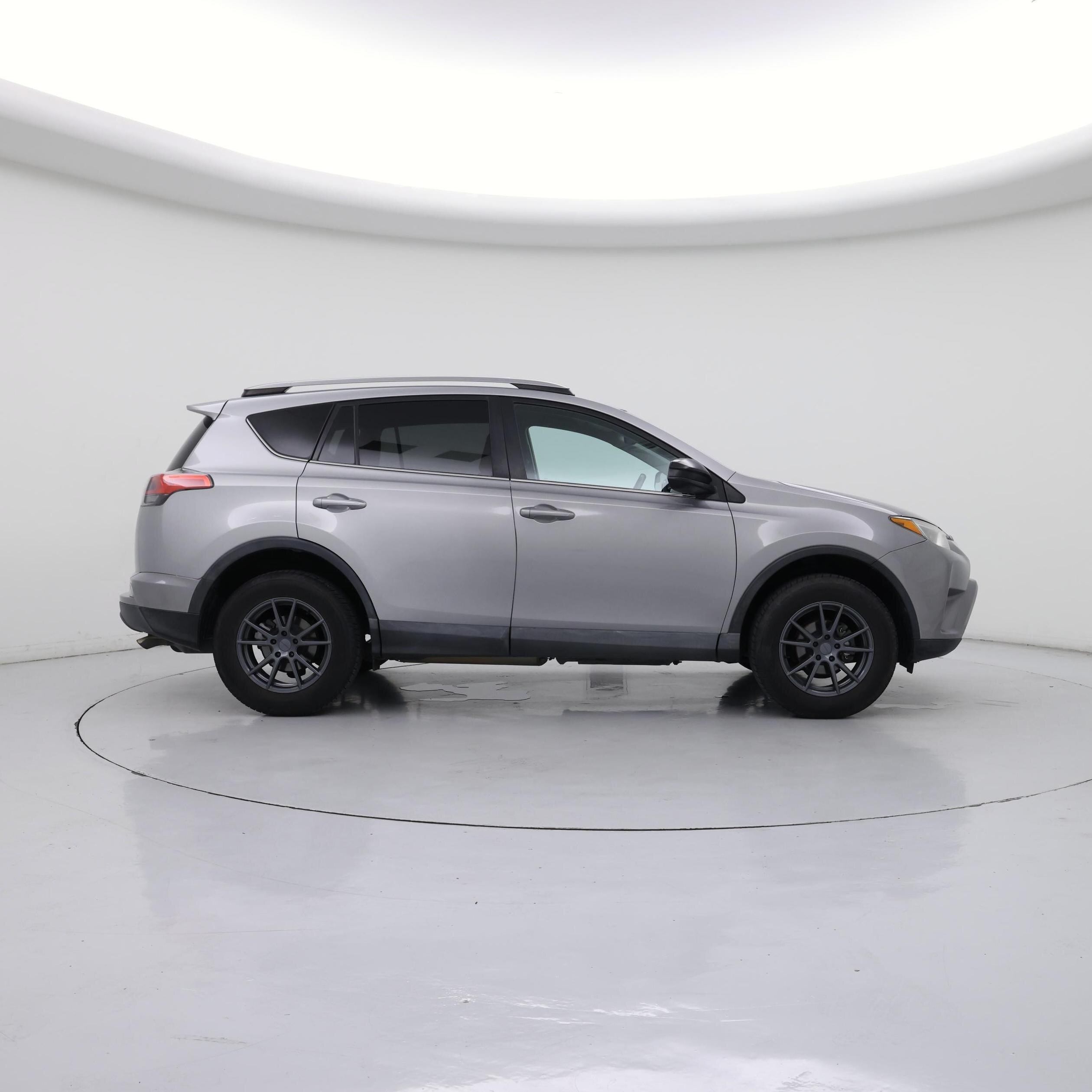 Thumbnail: 2018 Toyota RAV4 - 7