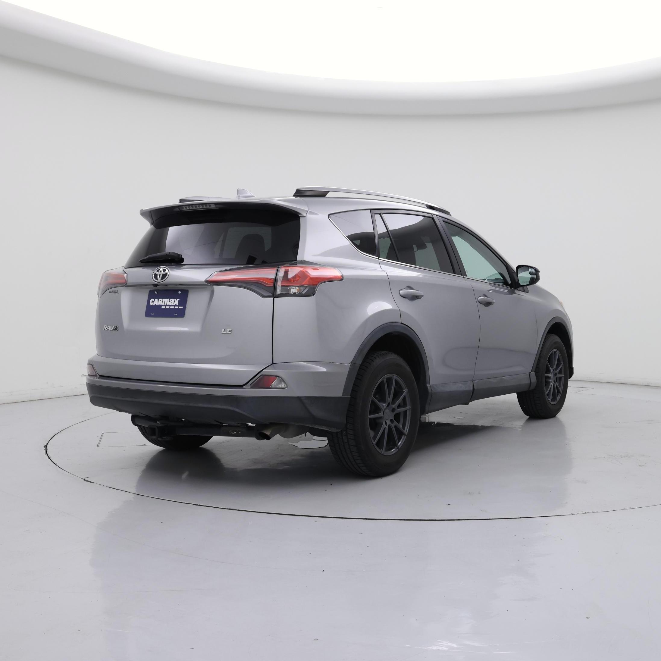 Thumbnail: 2018 Toyota RAV4 - 8