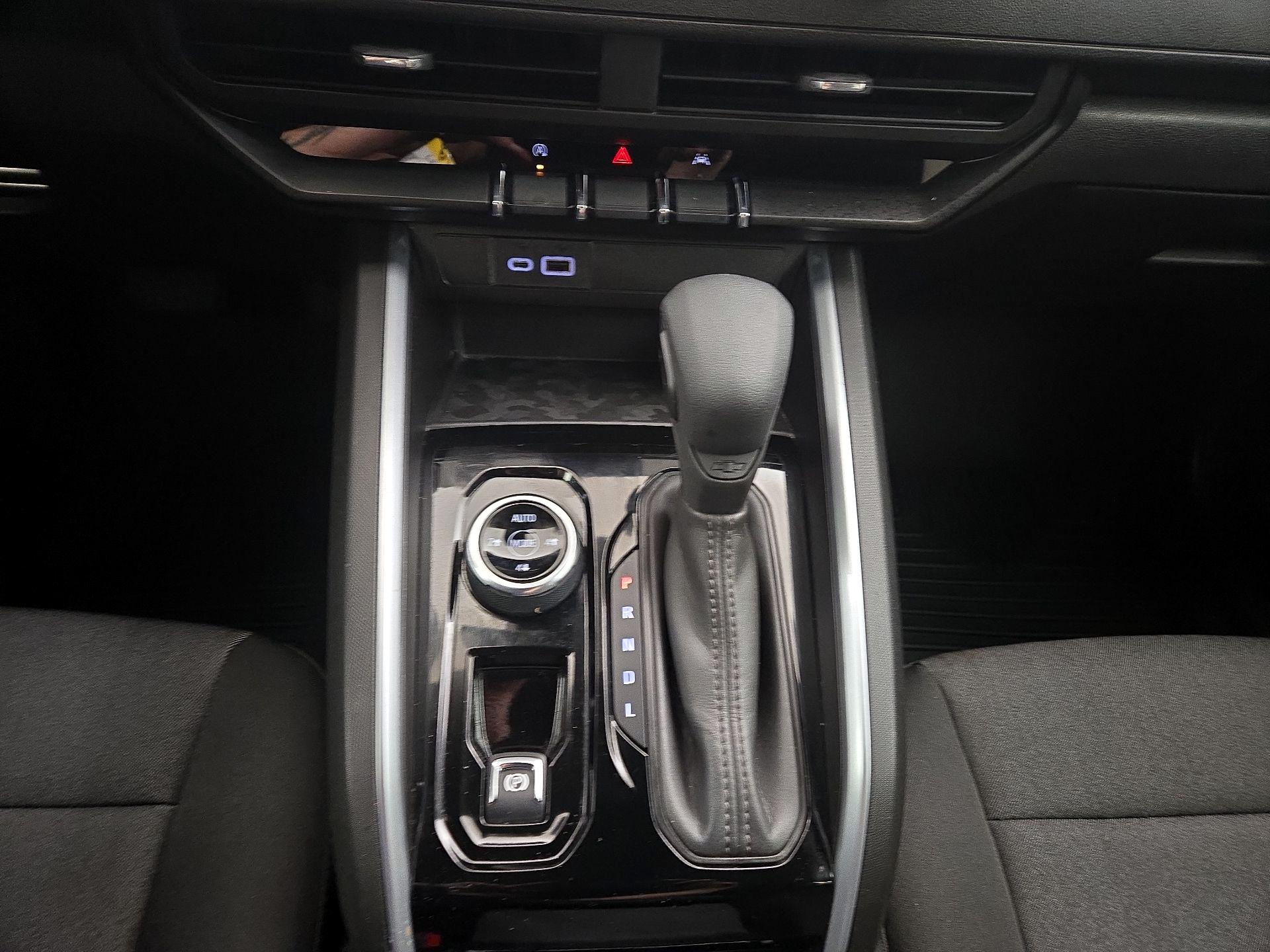 Thumbnail: 2024 Chevrolet Colorado - 16