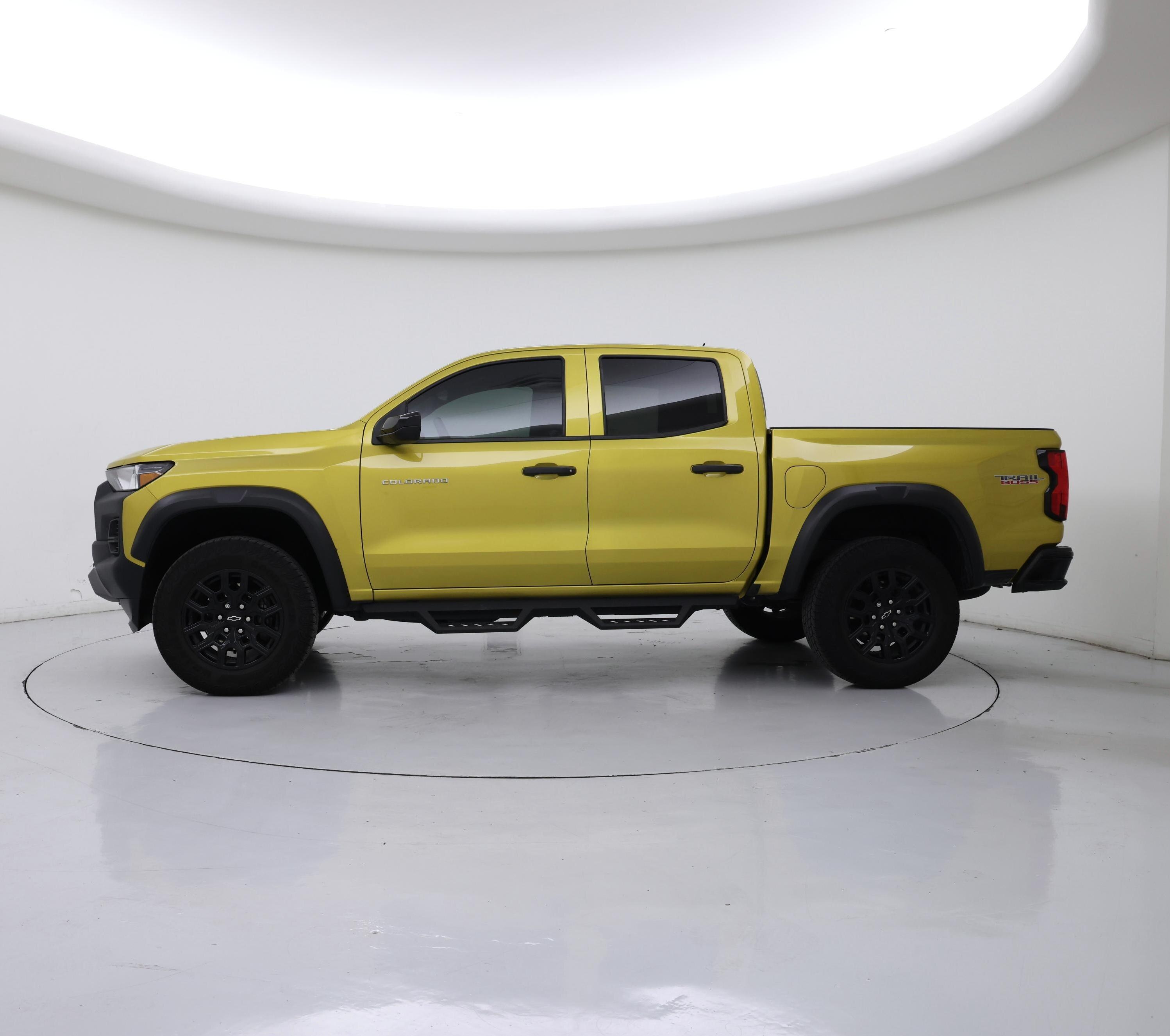 Thumbnail: 2024 Chevrolet Colorado - 3
